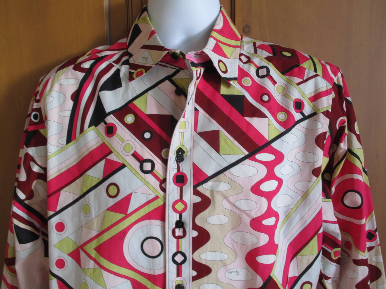 Emilio Pucci Men's Cotton Shirt.
Hard to find mens Pucci Sz XL
Chest 48