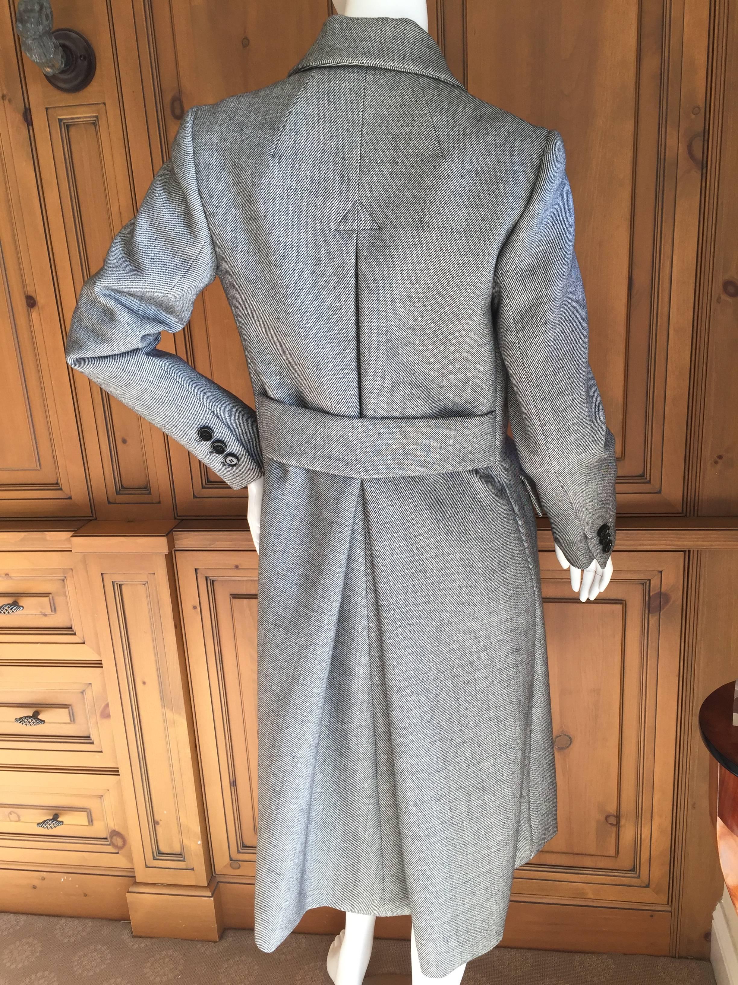 Norman Norell 1960's Gray Coat with Belt in back.
Wonderful Norell, with exaggerated collar .
Lined in silk taffeta, all hand finished.
Size 10
Bust 40