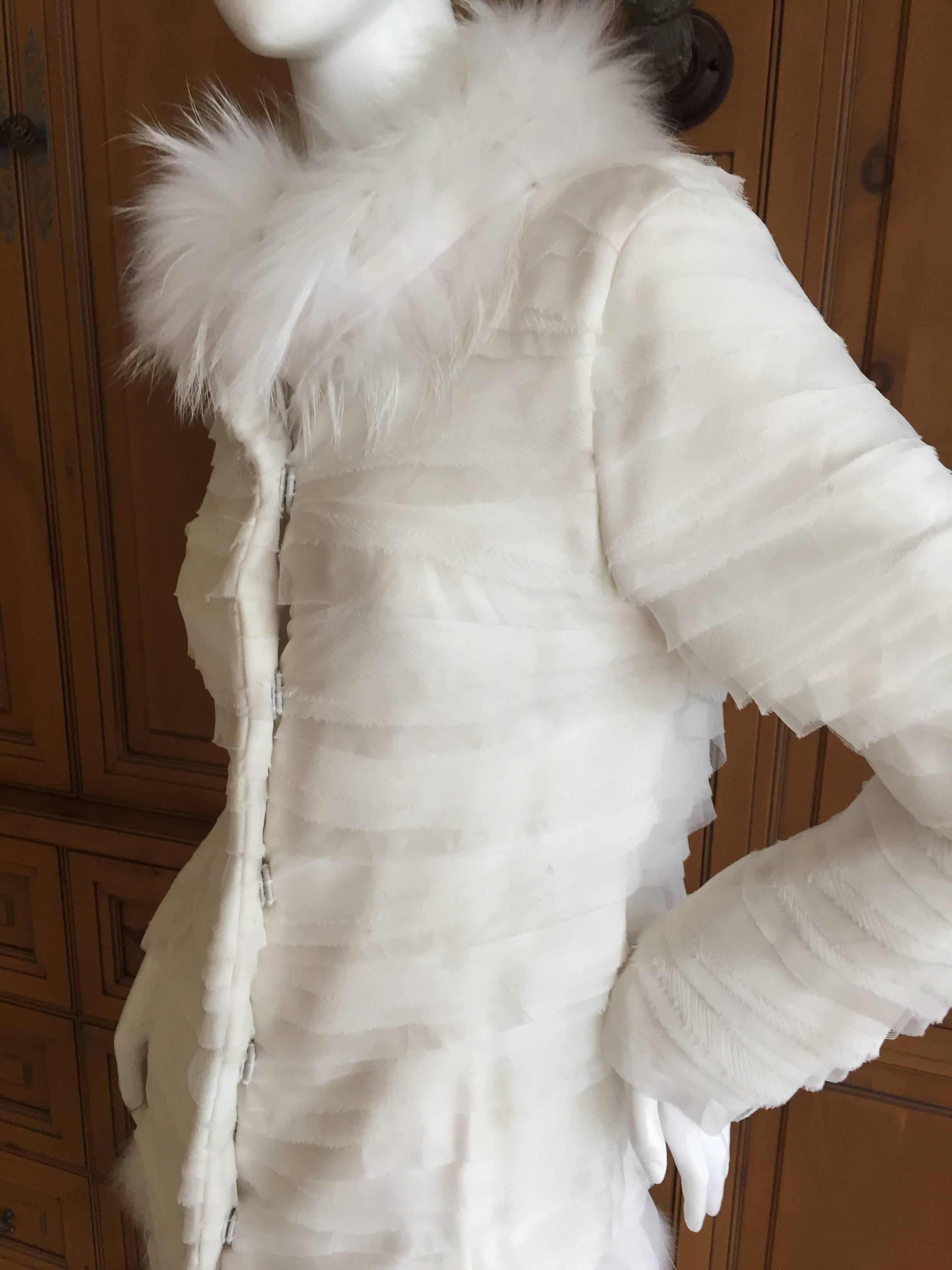 Oscar de la Renta Luxurious White Fur Trimmed Tiered Silk Coat In New Condition In Cloverdale, CA
