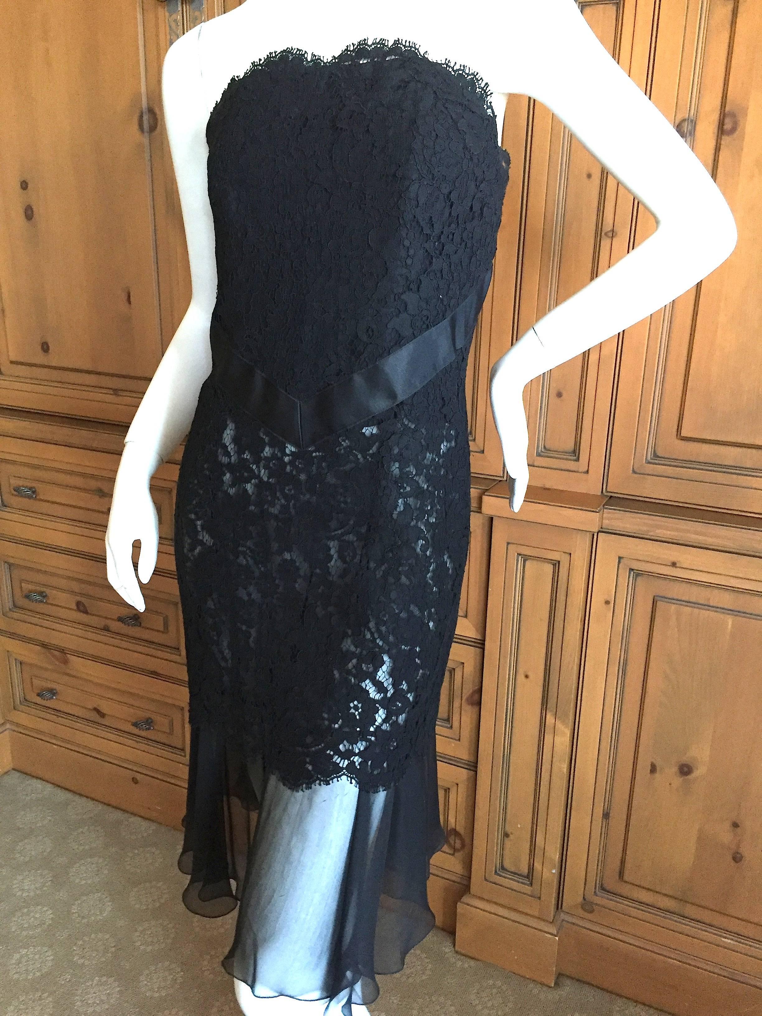 Donna Abito e giacca Chanel vintage in pizzo nero Alencon con bottoni Camelia