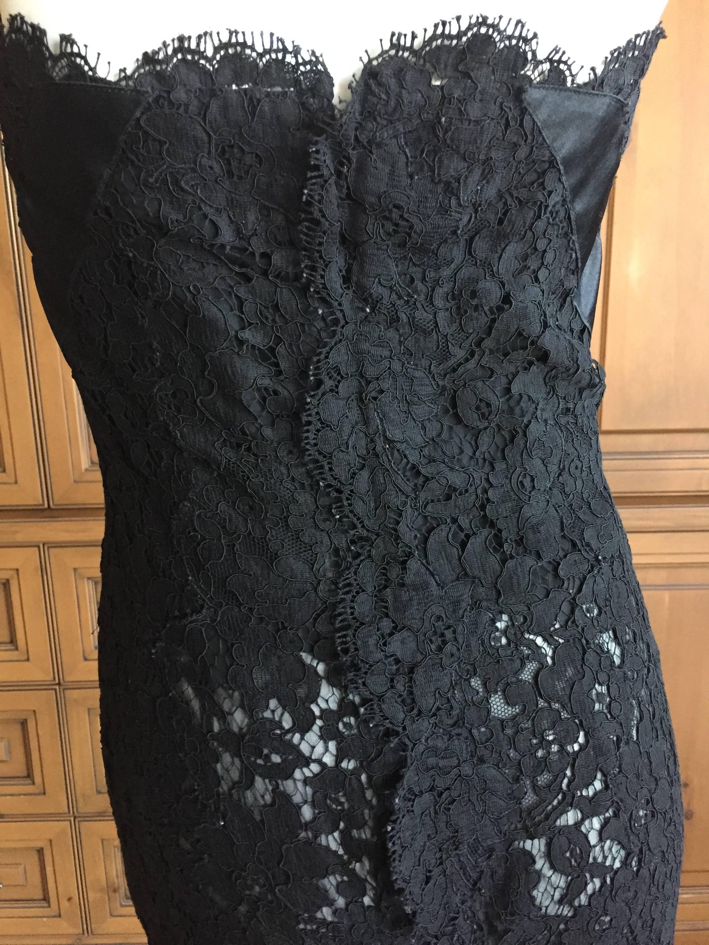 Abito e giacca Chanel vintage in pizzo nero Alencon con bottoni Camelia 3