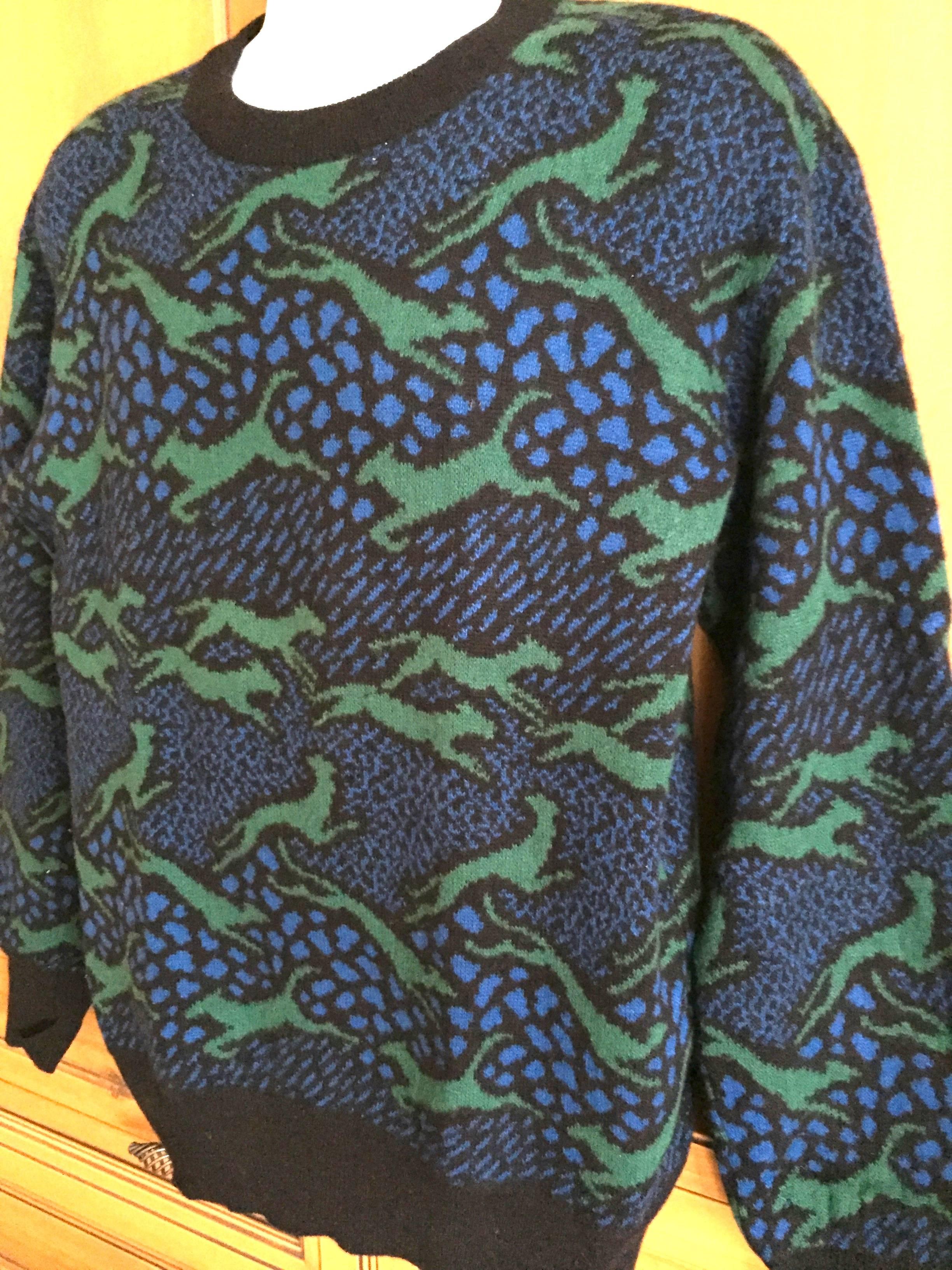 Missoni Uomo Delightful Stylized Dog Pattern Vintage Cashmere Mens Sweater.

1980's Missoni Uomo. 

Size M, seems to run large.

In excellent condition

Chest 48