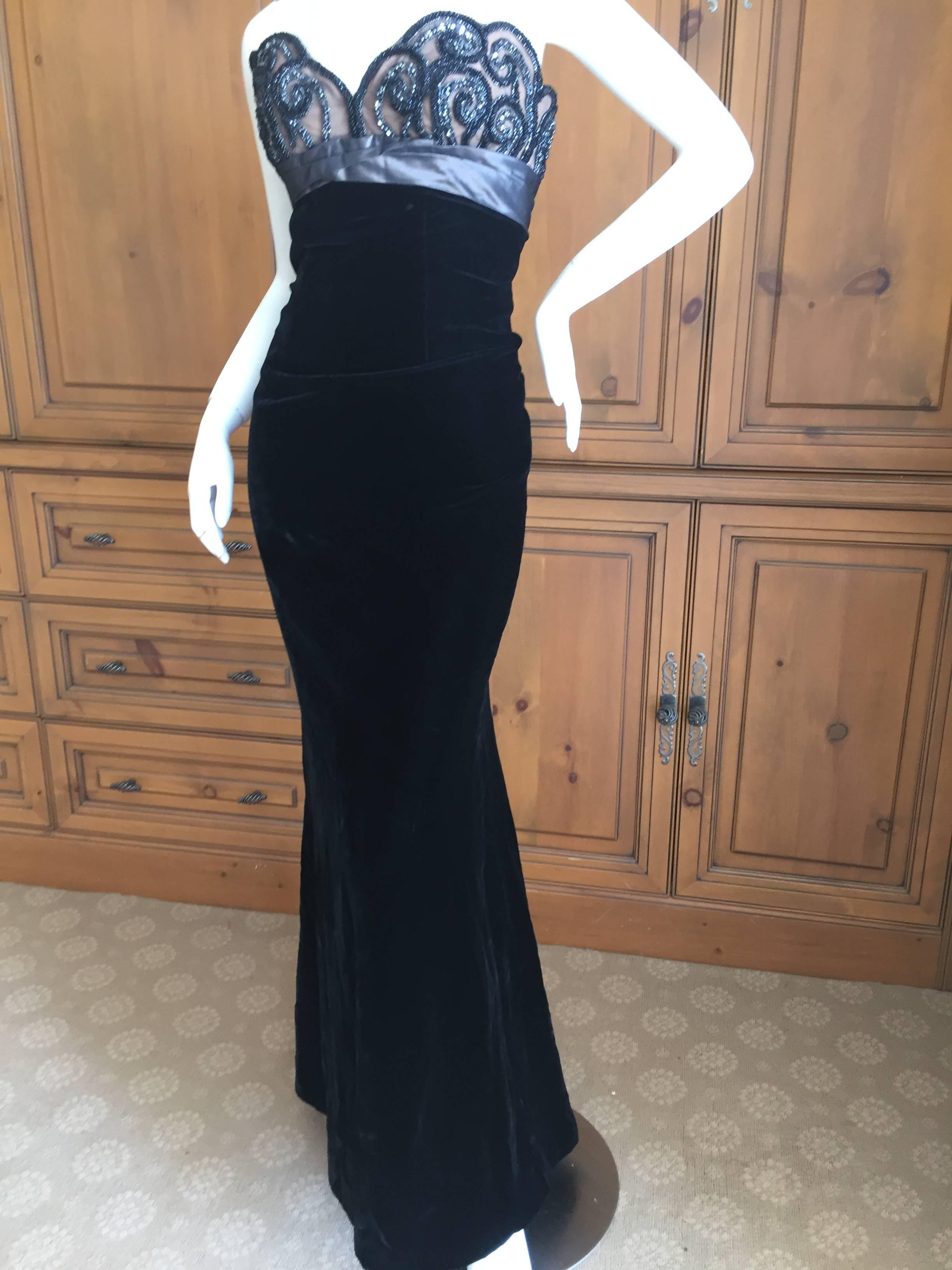 Wonderful black velvet evening dress with beaded bodice from Bob Mackie.
PLease use zoom feature to see all the detail in this beautiful dress.
Size 10 
Bust 28