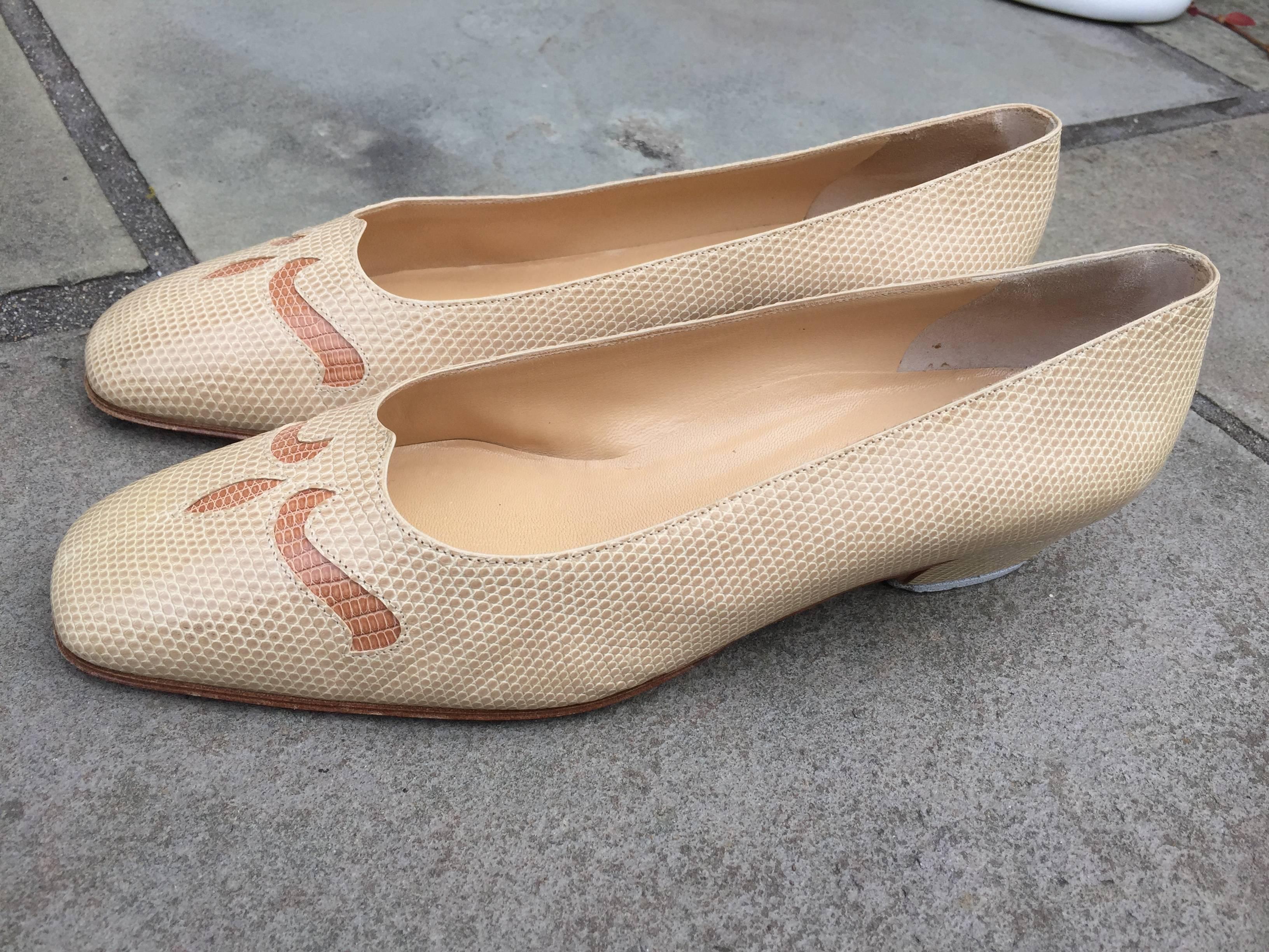 Helene Arpels Couture, Paris Two Tone Lizard Flats In Excellent Condition For Sale In Cloverdale, CA
