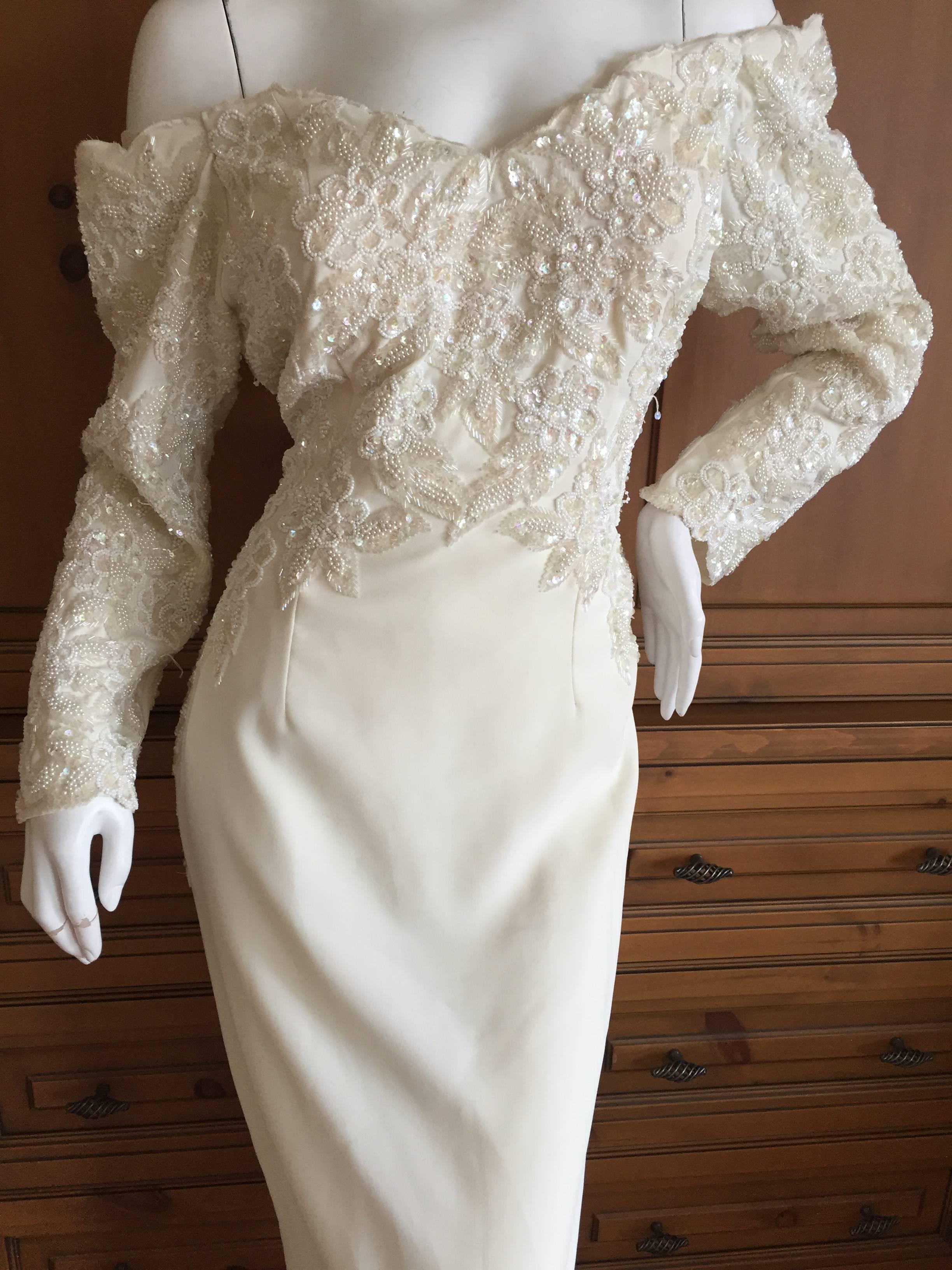 Wunderschönes elfenbeinfarbenes Perlenkleid von Ted Lapidus Paris.

Das wäre ein wunderbares Hochzeitskleid.

Größe 16
Büste 40