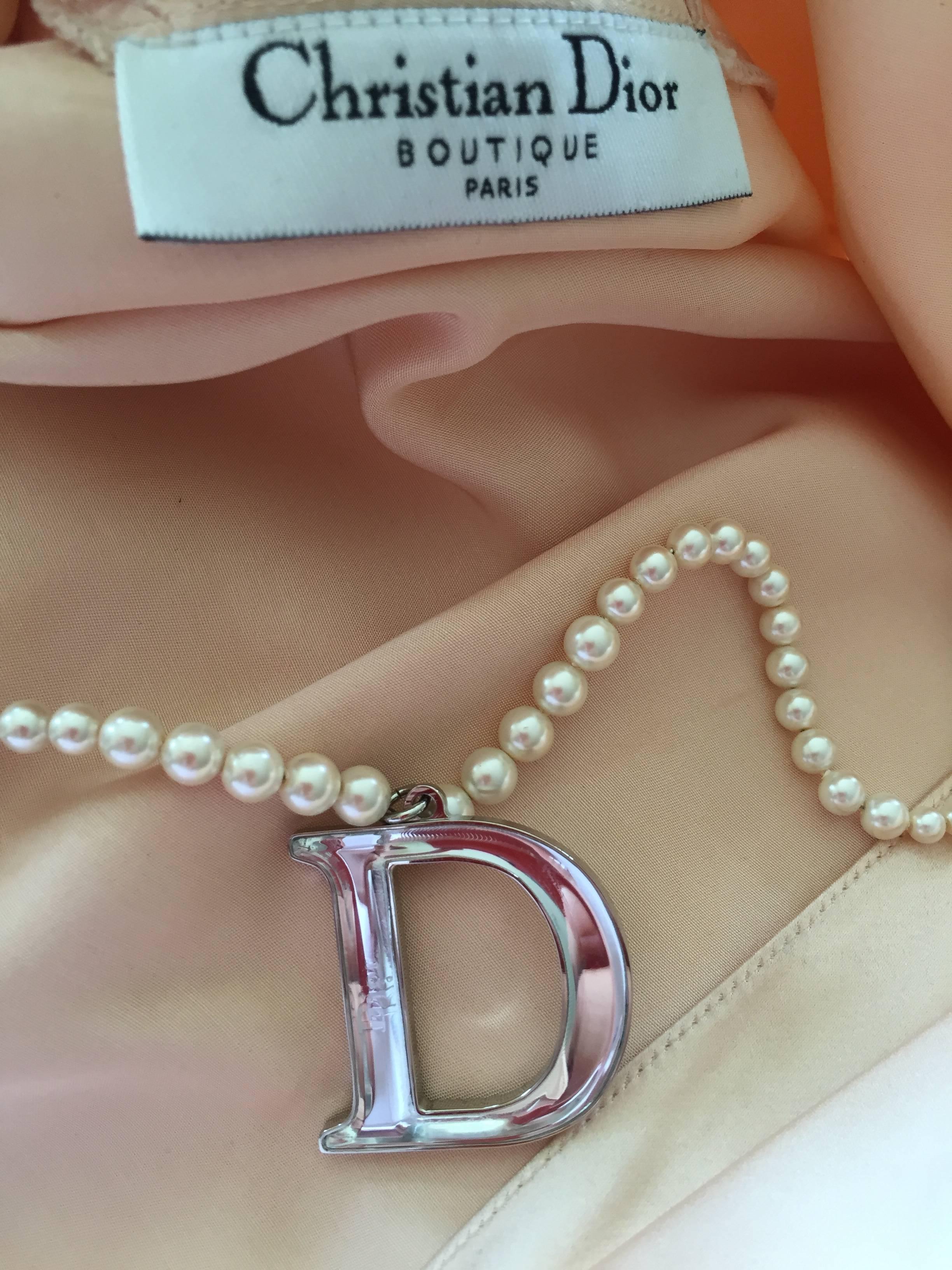 Christian Dior by John Galliano Vestido de corte sesgado en charmeuse de seda con detalles de perlas 2