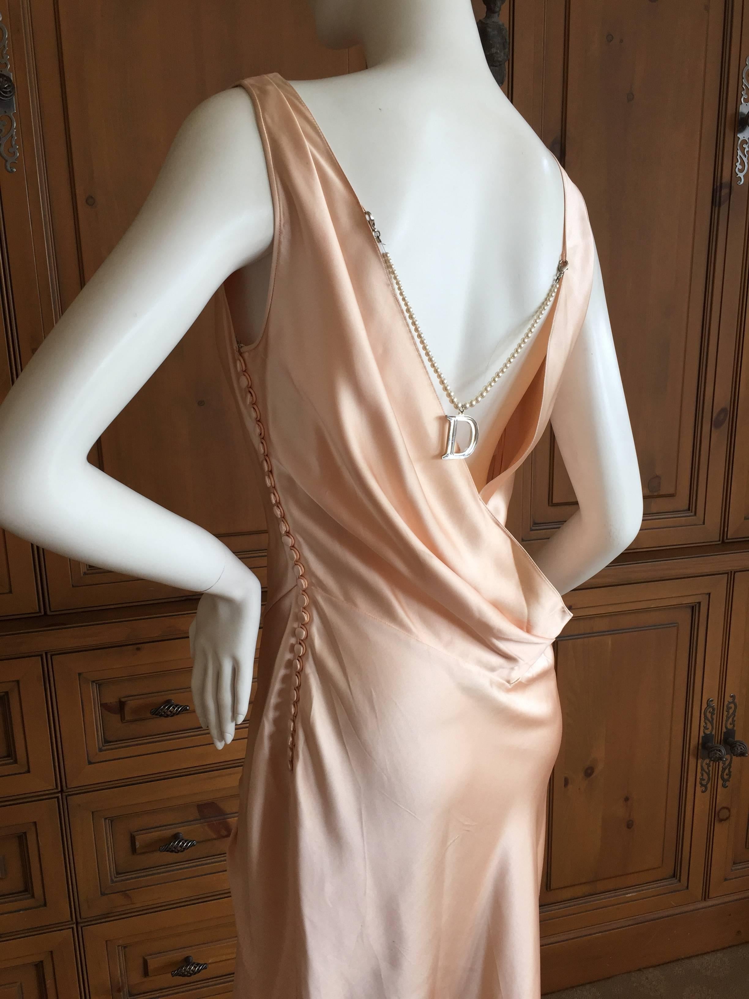 Christian Dior by John Galliano Vestido de corte sesgado en charmeuse de seda con detalles de perlas 1