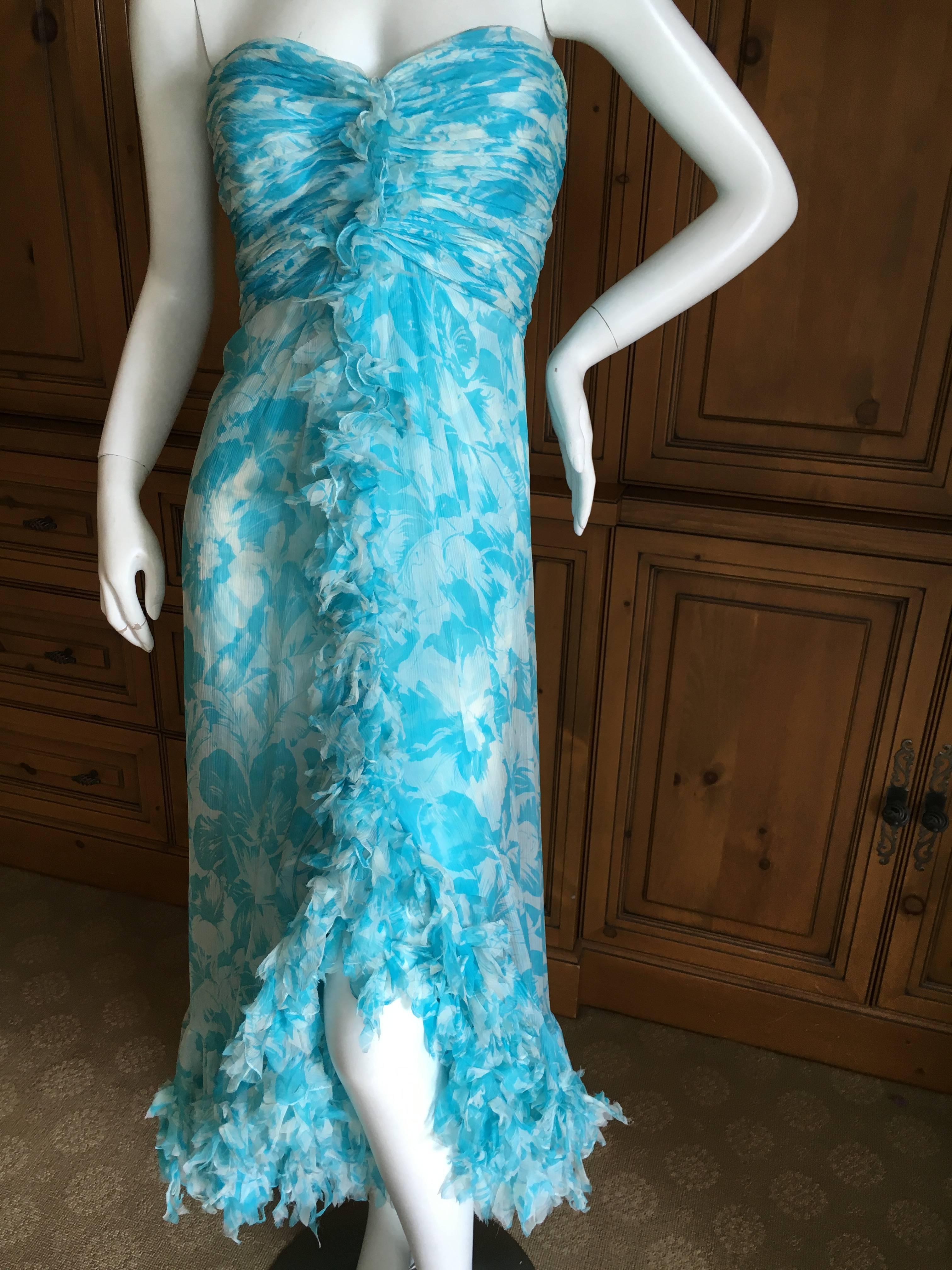 Oscar de la Renta Ruffled Silk Strapless Vintage Cocktail Dress.
Size 6
Bust 36