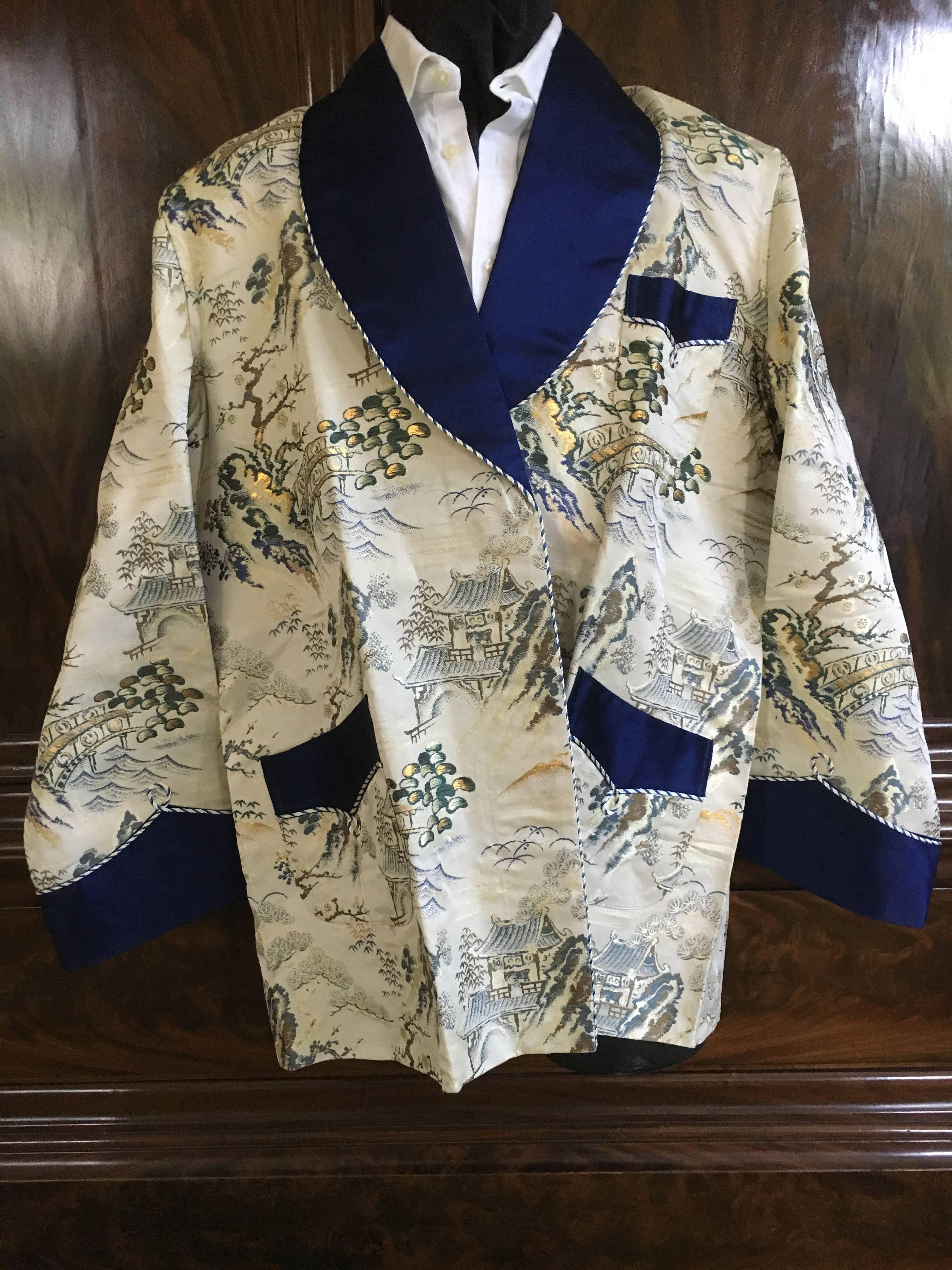 1950's Gentleman's Kimono Fabric Smoking Jacket Made in Japan  In Excellent Condition In Cloverdale, CA