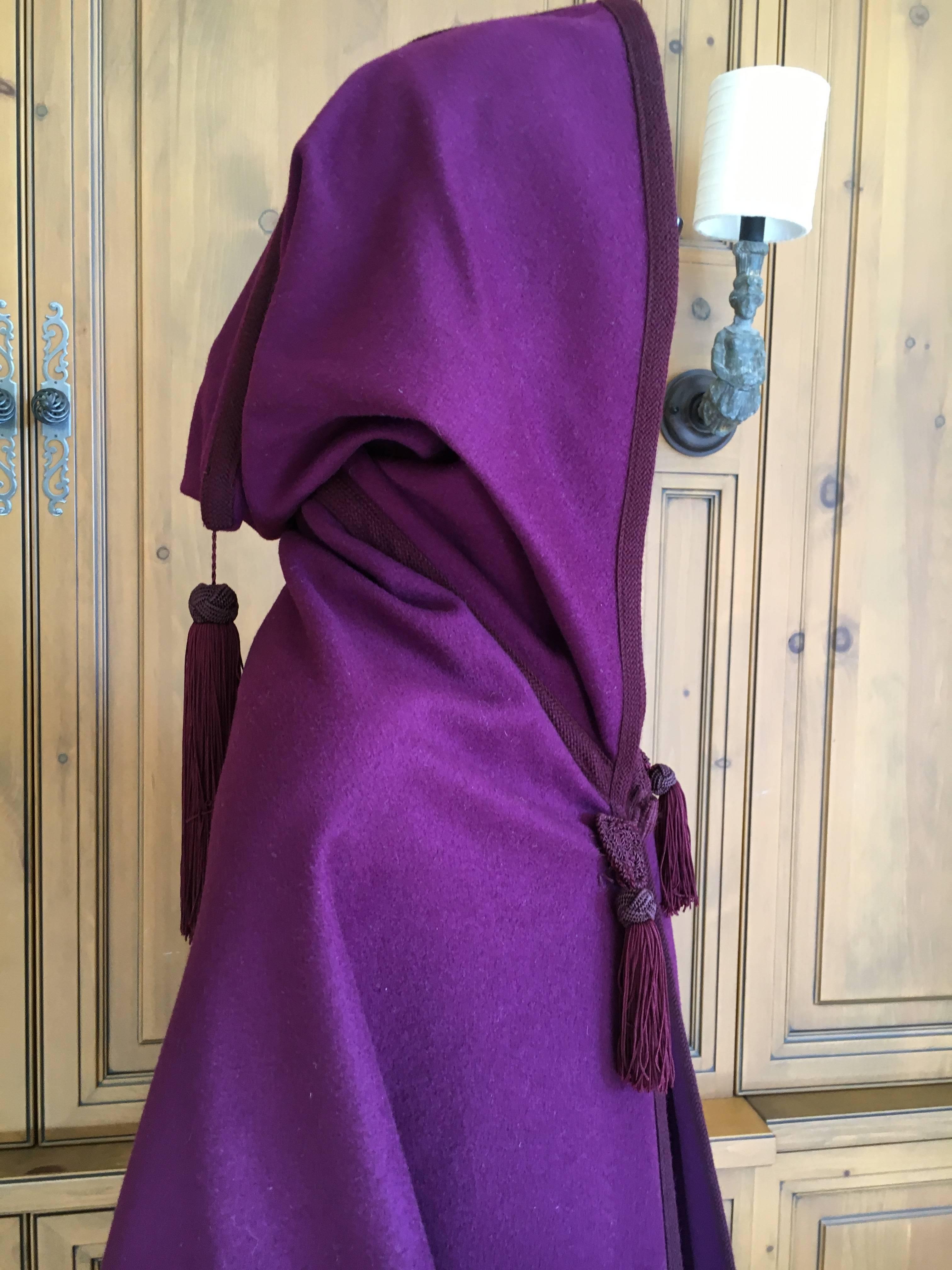  Yves Saint Laurent Rive Gauche Cape violette avec capuche et pompons Unisexe 