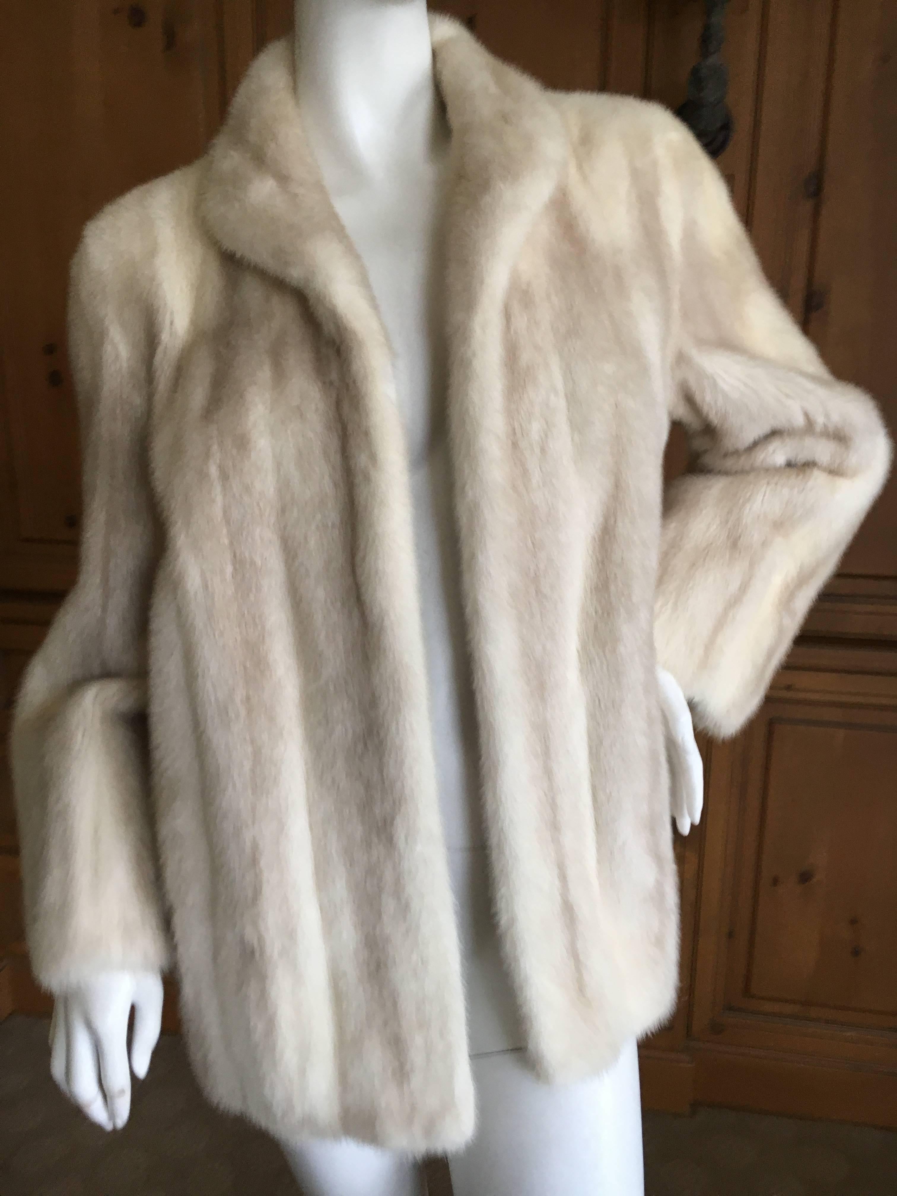 Luxurious Natural Pearl Mink Jacket In Excellent Condition In Cloverdale, CA