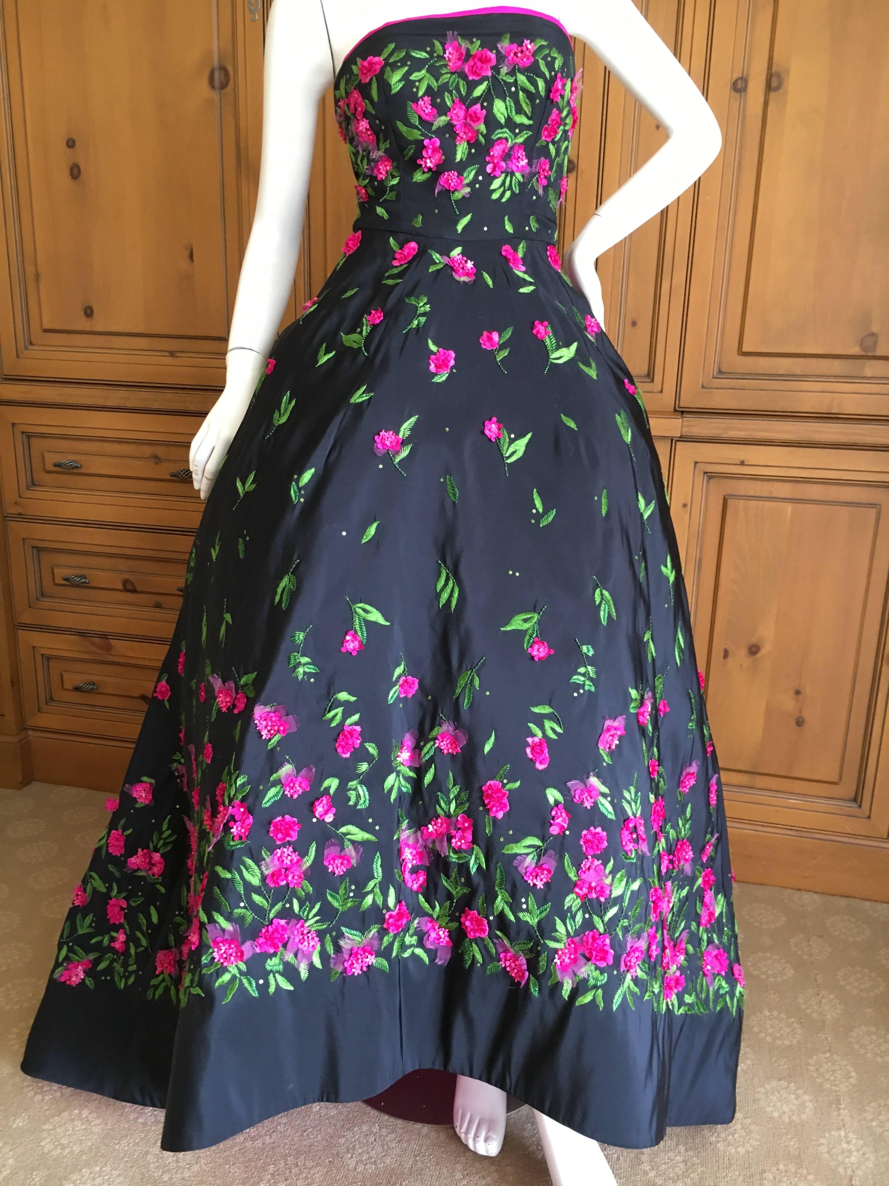 Women's Oscar de la Renta Black Evening Gown with Floral  Embroidery