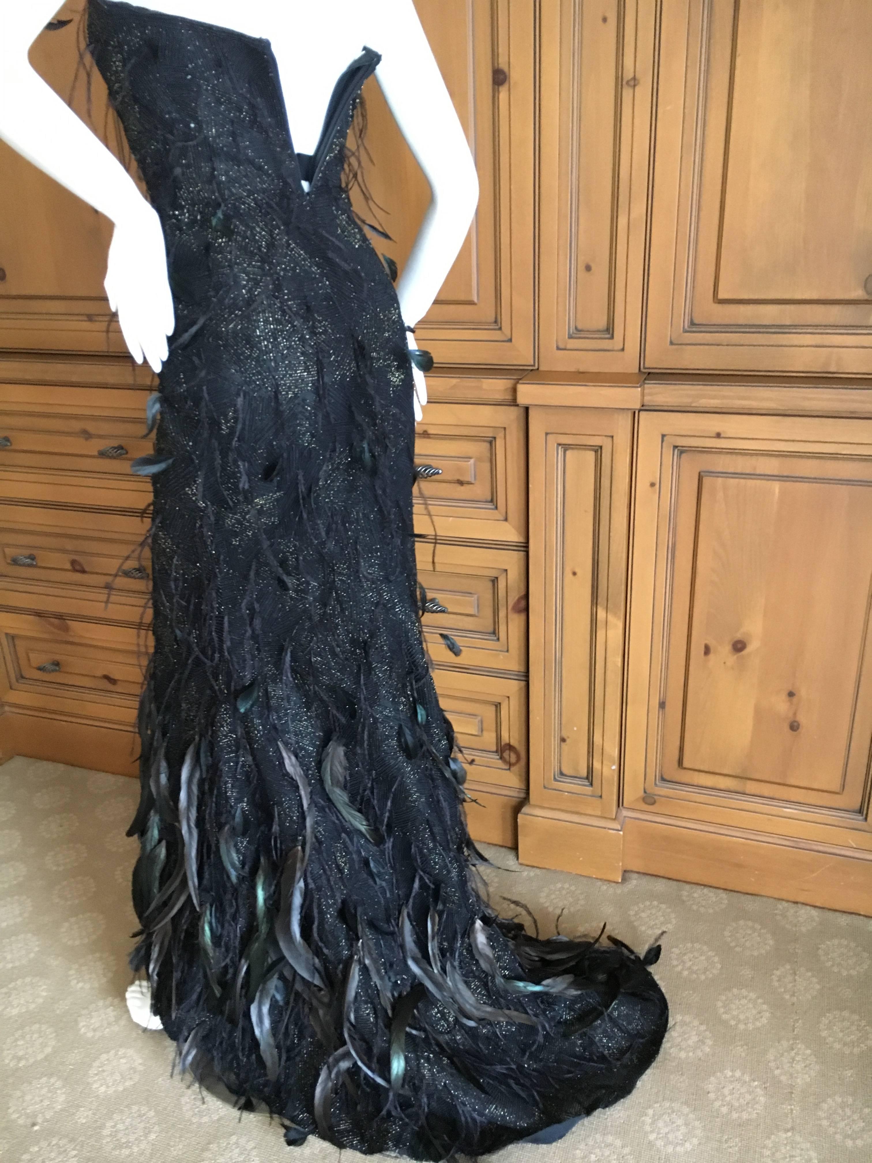 Oscar de la Renta Black and Gold Feather Trimmed Evening Gown with Train.
This is so beautiful, but hard to capture in photographs.
The fabric has gold throughout, and is embellished with feathers all over.
size 0
Bust 34"
Waist 25"
Hips
