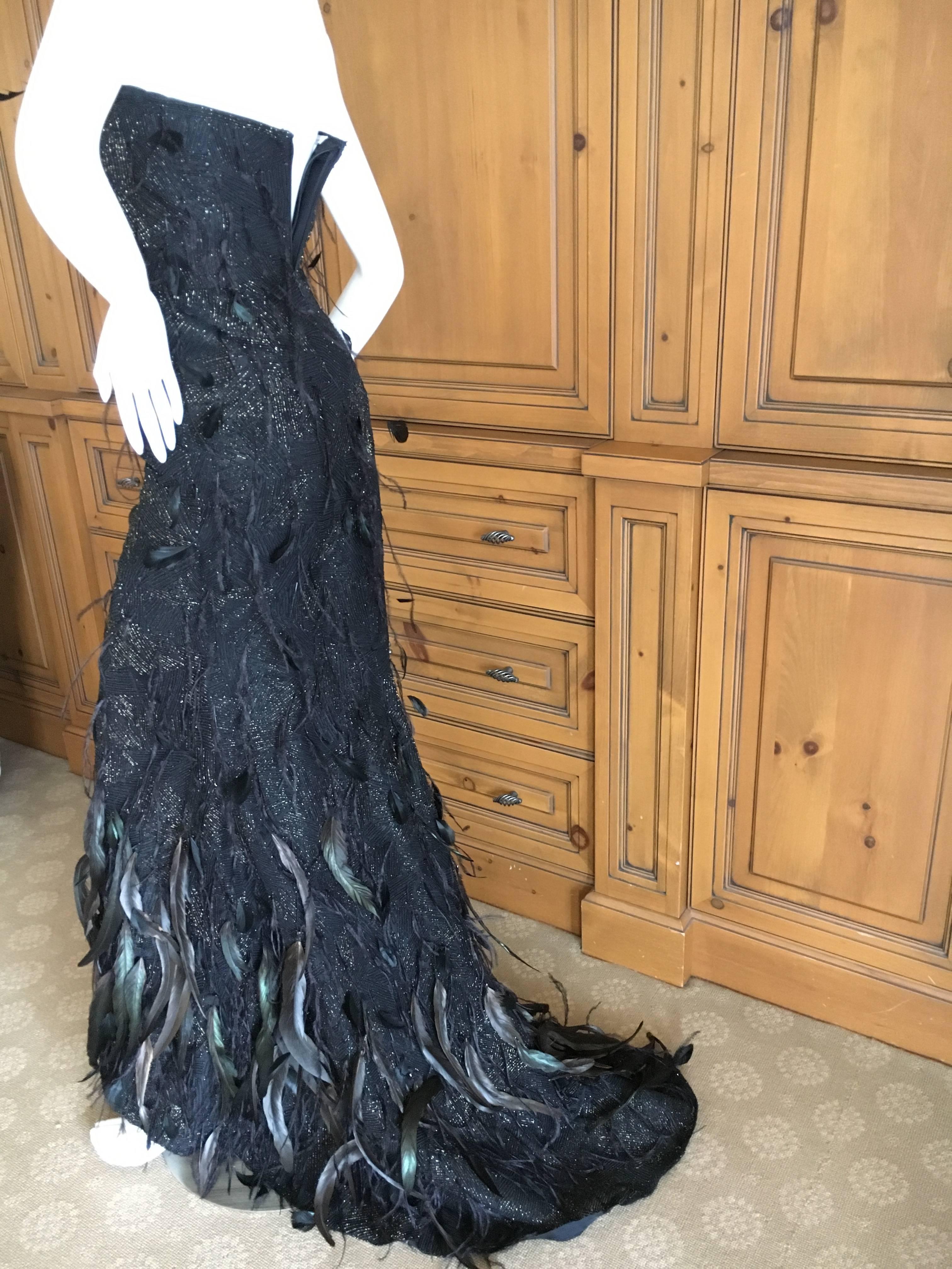 Oscar de la Renta Black and Gold Feather Trimmed Evening Gown with Train In Excellent Condition In Cloverdale, CA
