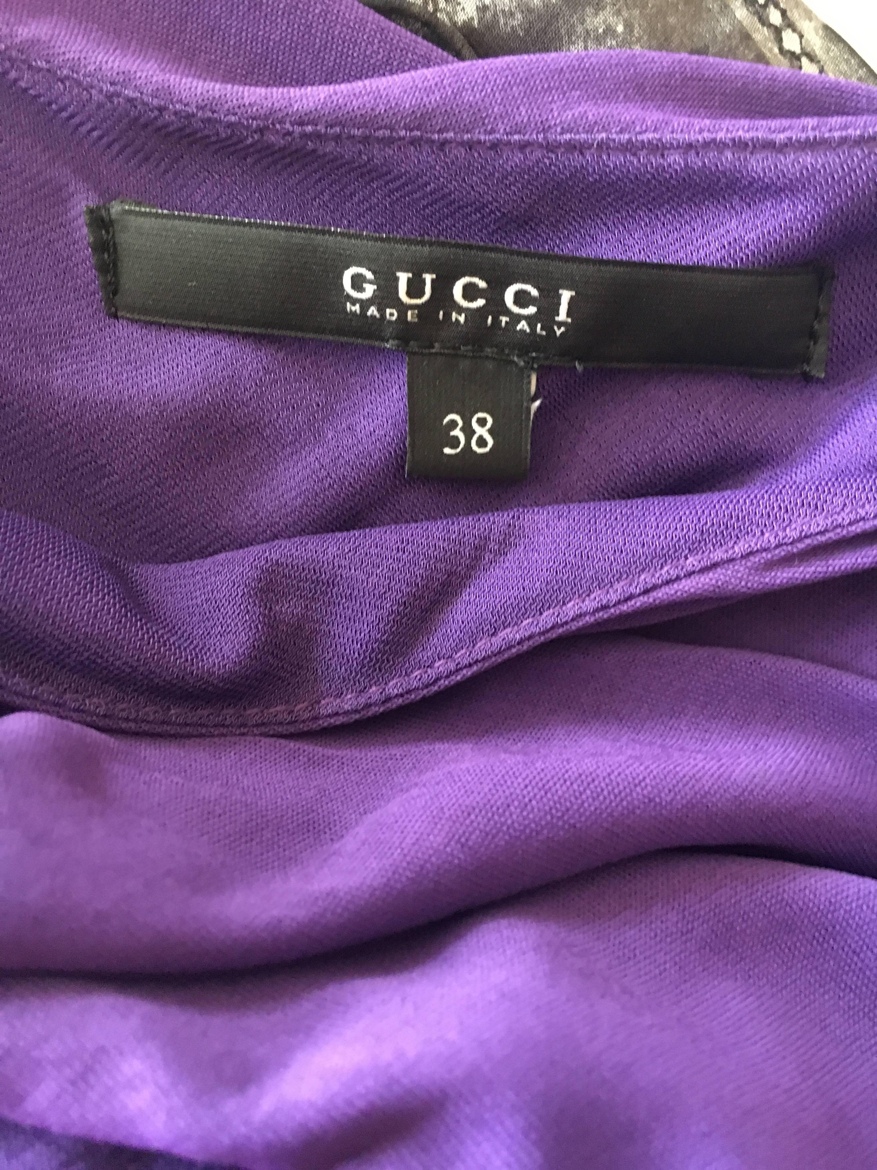 Gucci One Shoulder Purple Evening Dress with Grand Detachable Agate Stone Pin For Sale 5