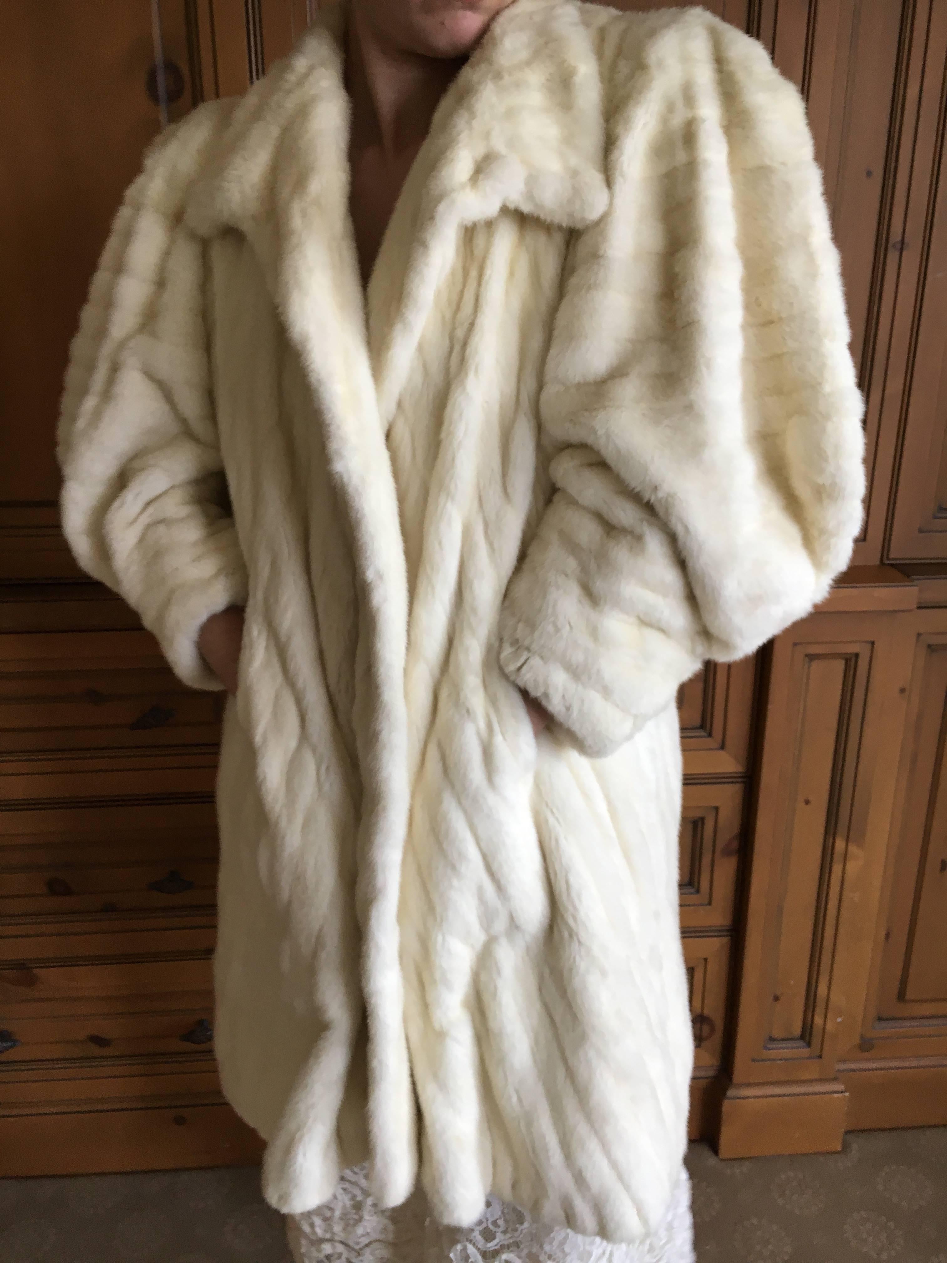 Winter White Ermine Chevron Pattern Fur Coat with Balloon Sleeve In Good Condition For Sale In Cloverdale, CA