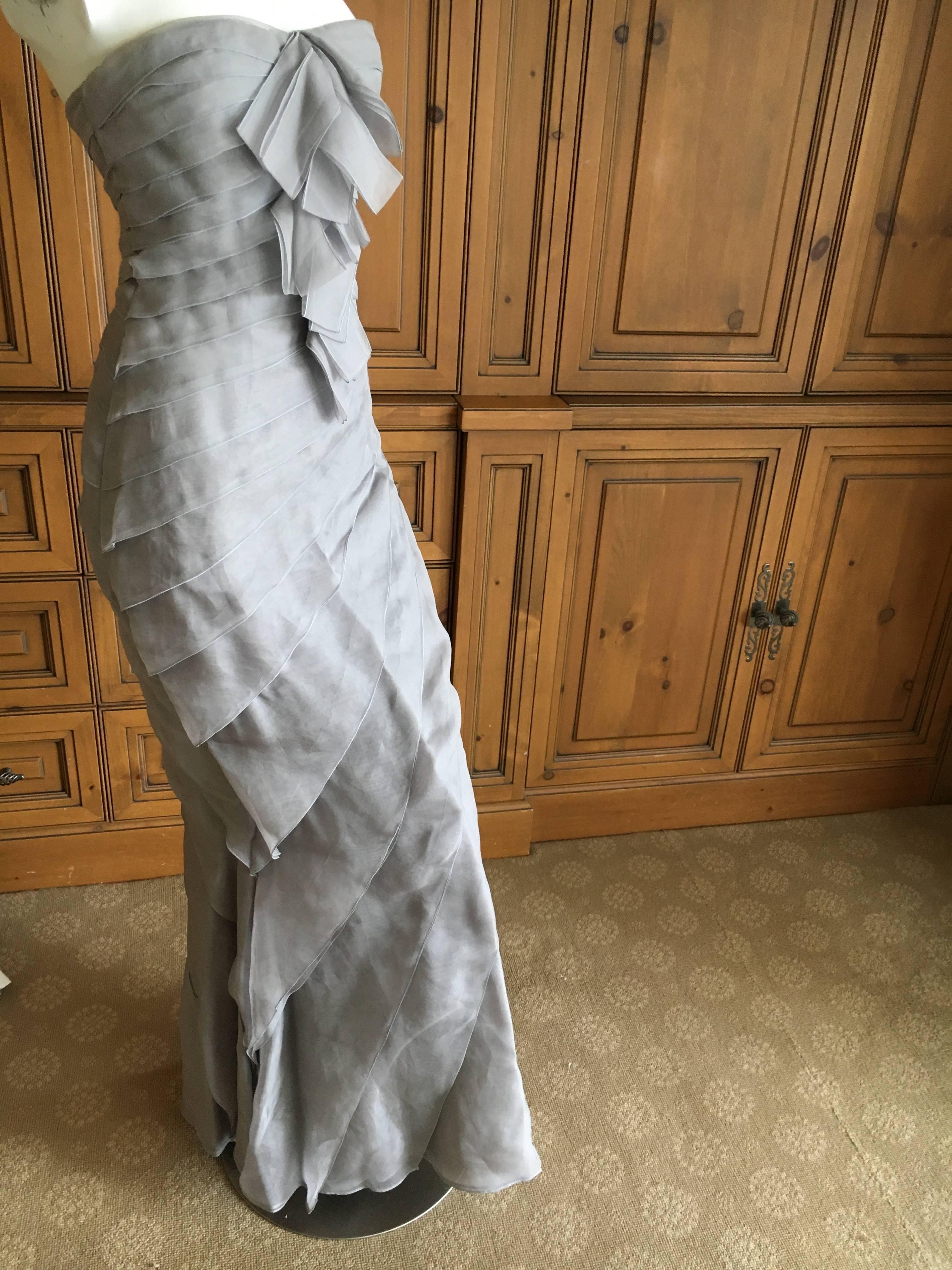  Exquisite Dior by John Galliano Strapless Gray Silk Tiered Evening Dress w Inner Corset.
This is so much prettier than the photos show.
Size 36
Bust 36"
Waist 25"
Hips 40"
Length 50"
Excellent condition