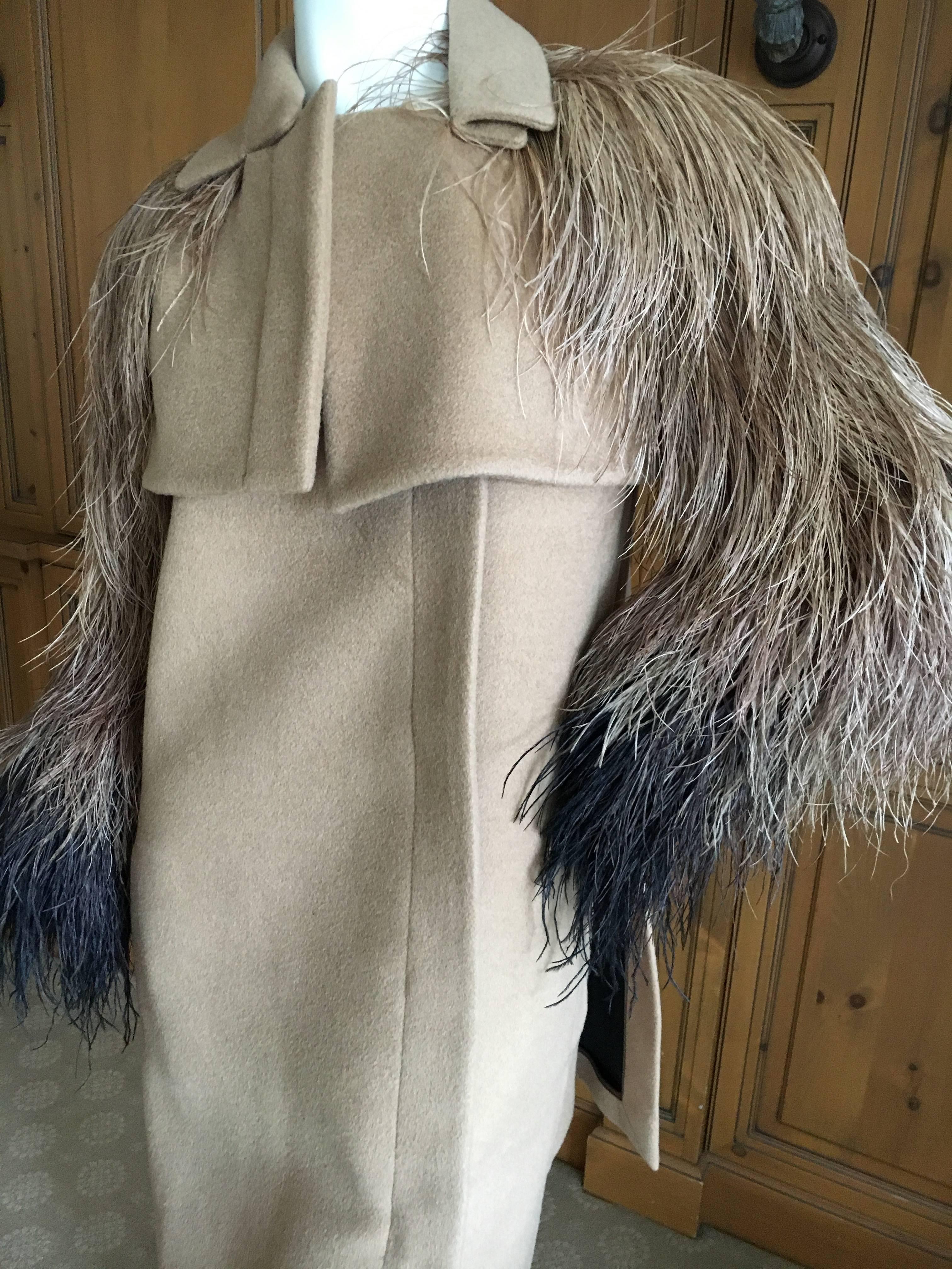 Gucci Luxurious Cashmere Coat with Ombre Feather Sleeves Size 38 For Sale 2