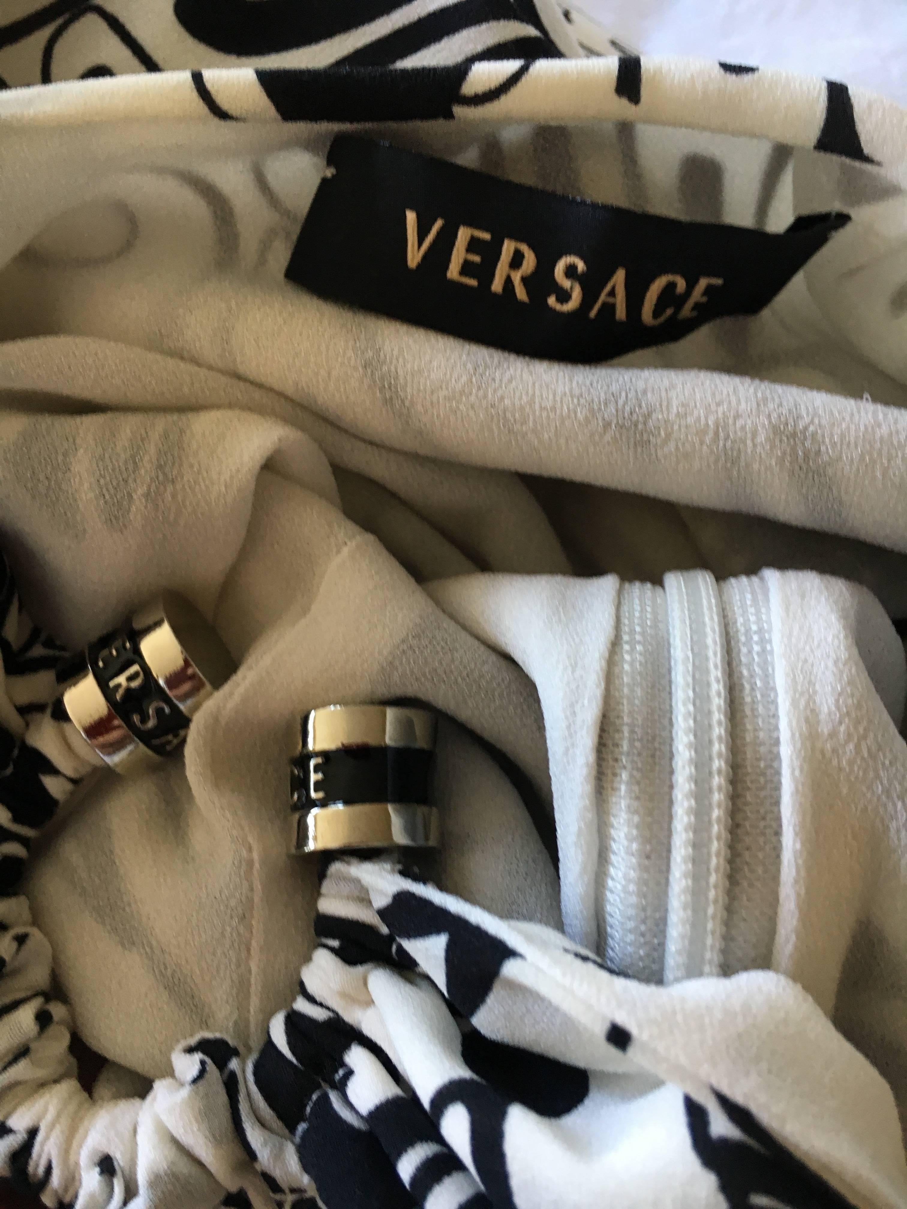 Versace Black and White Silk Op Art Logo Dress For Sale 4