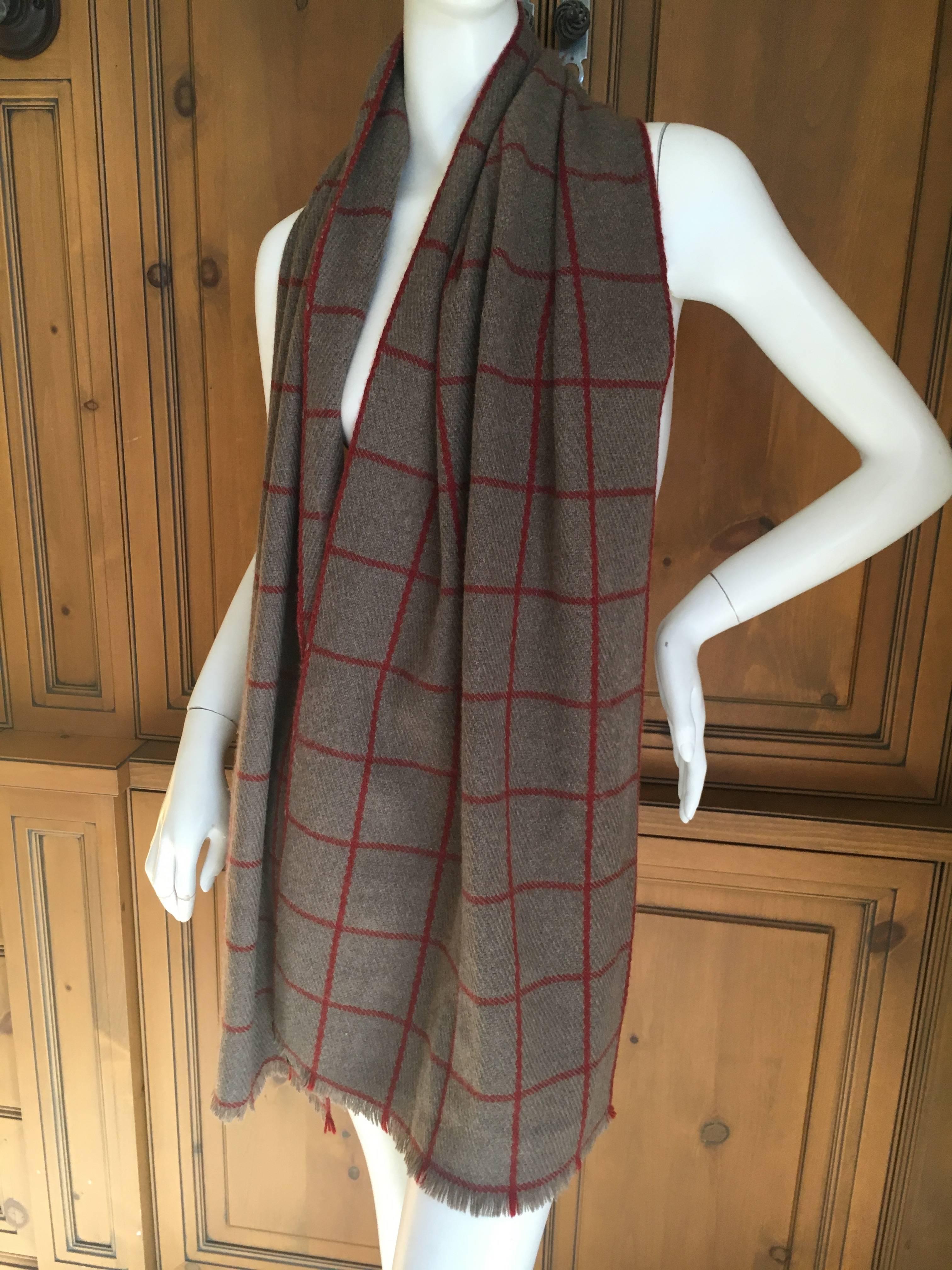 Loro Piana Oatmeal Large Baby Cashmere Shawl Scarf In Excellent Condition In Cloverdale, CA