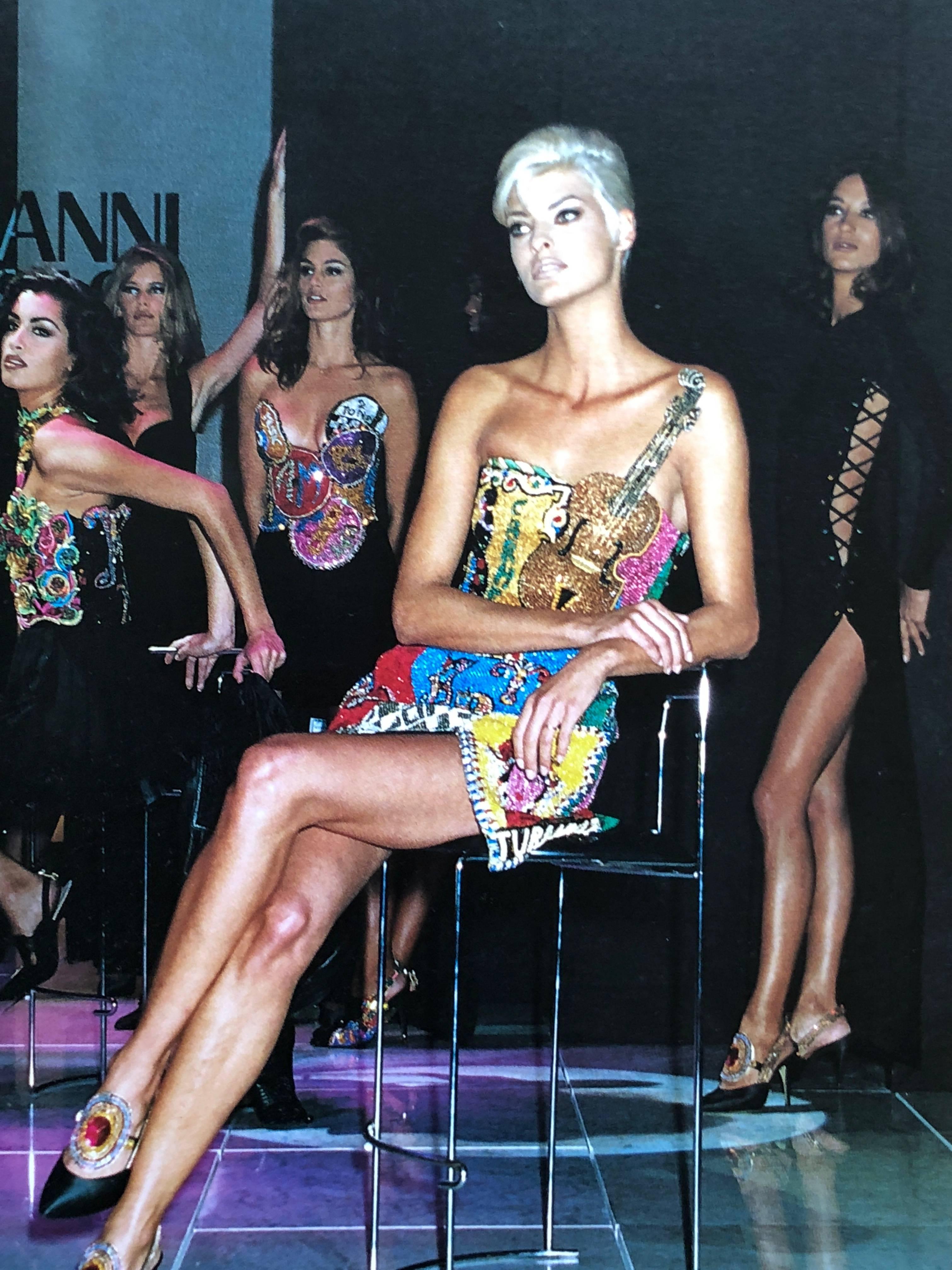 Gianni Versace Couture Book No.21 Autumn 1991 by Herb Ritts Supermodels In Good Condition For Sale In Cloverdale, CA