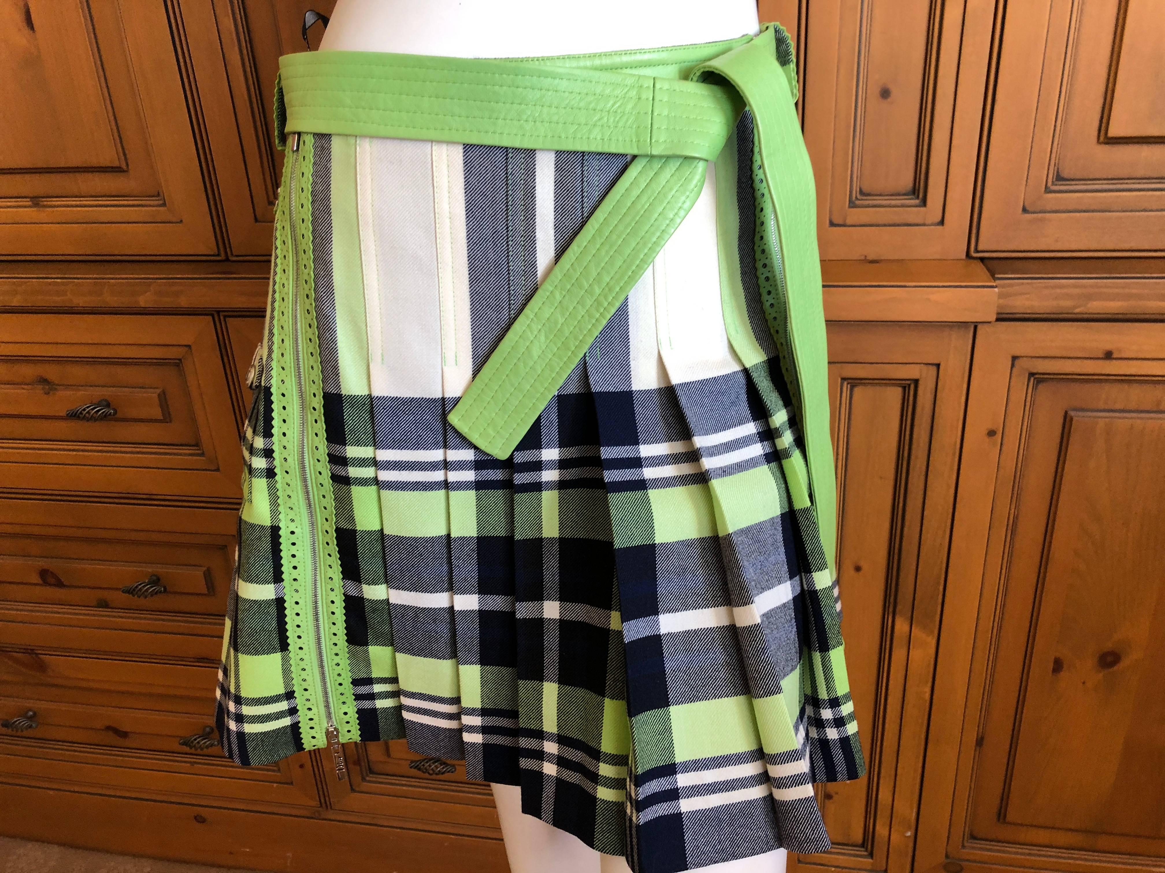 
Christian Dior John Galliano Vintage Leather Trim Pleated Plaid Schoolgirl Skirt.
Comes with leather tie belt
She 40
Waist 32