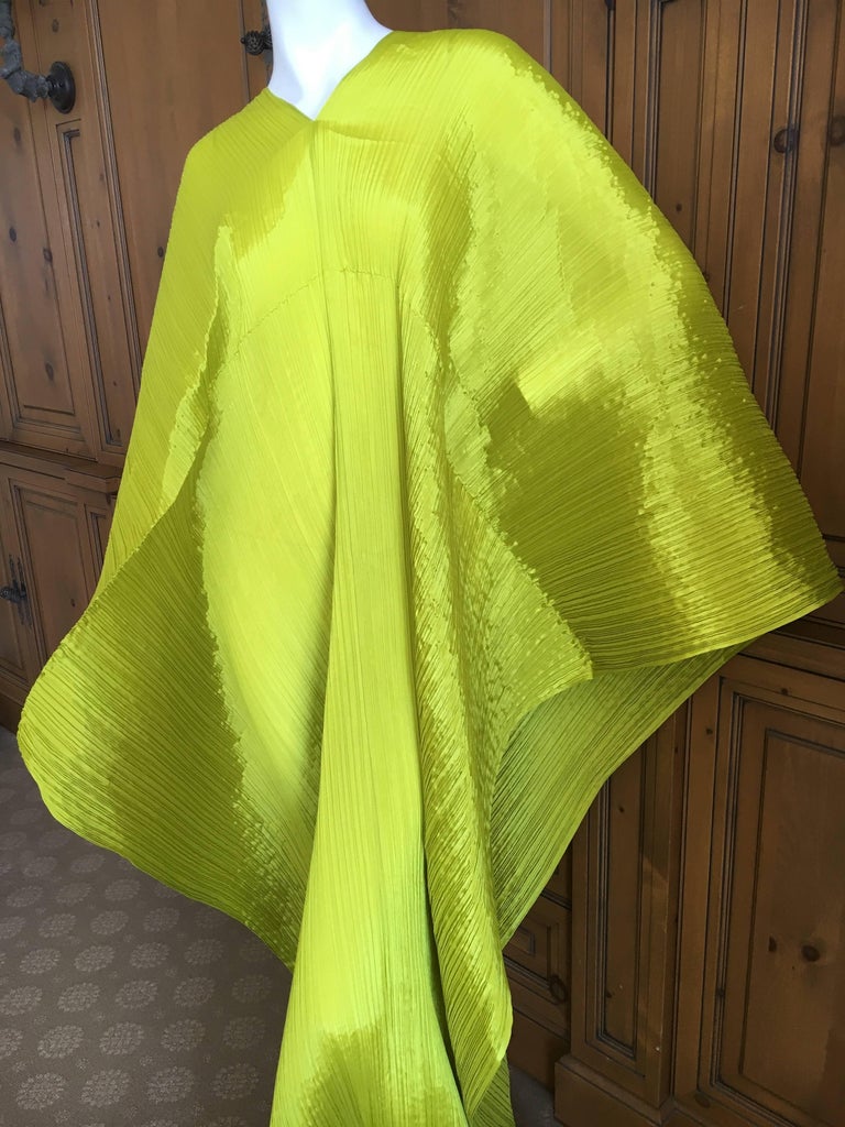ISSEY MIYAKE polyester Deformation Stall Pleated Poncho Bicolor Navy Yellow Gradient Color
