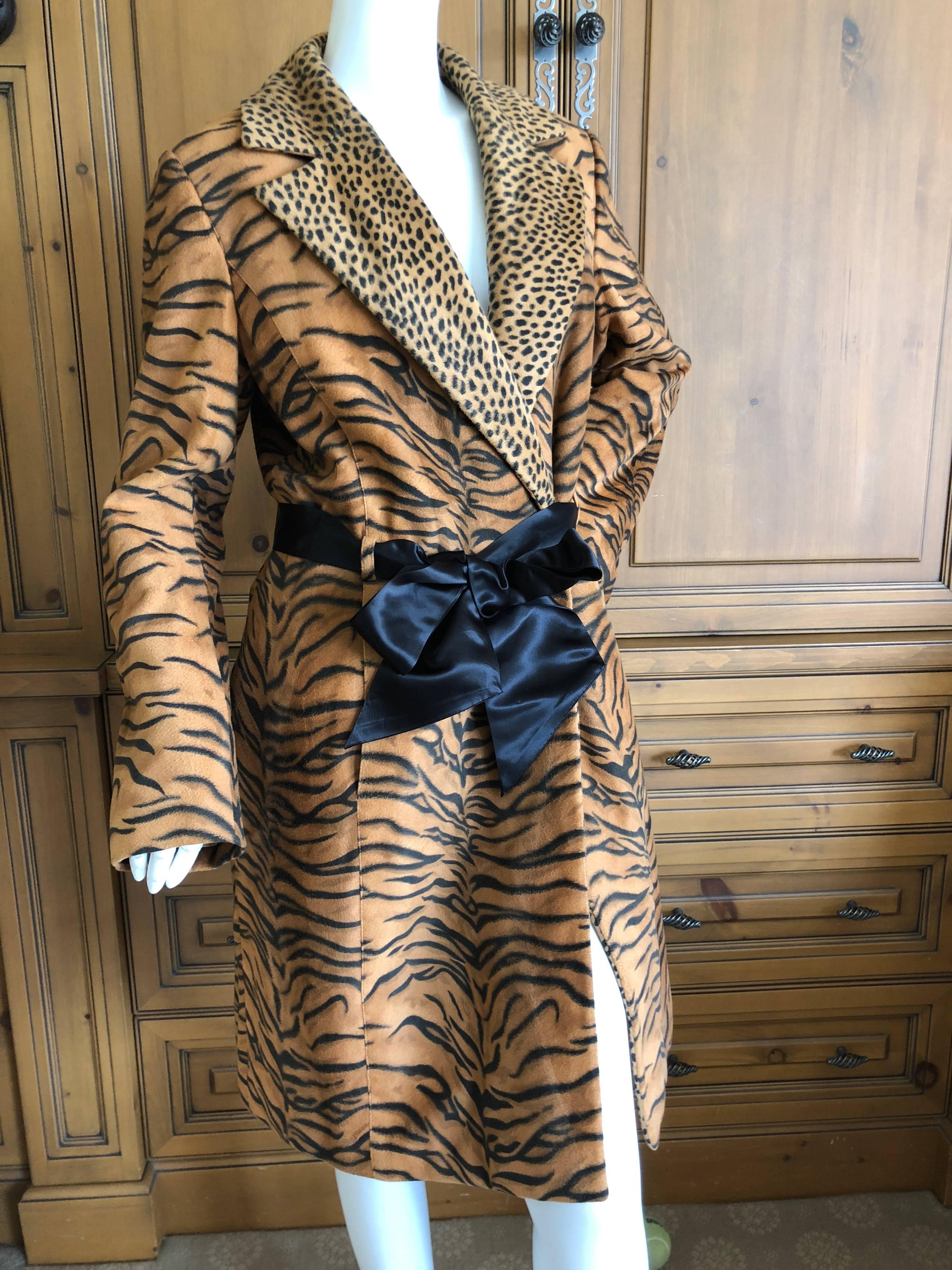 Versace Jeans Couture Vintage Plush Animal Print Trench Coat
A rare piece from the 90's. Very soft 
Size S
Bust 40