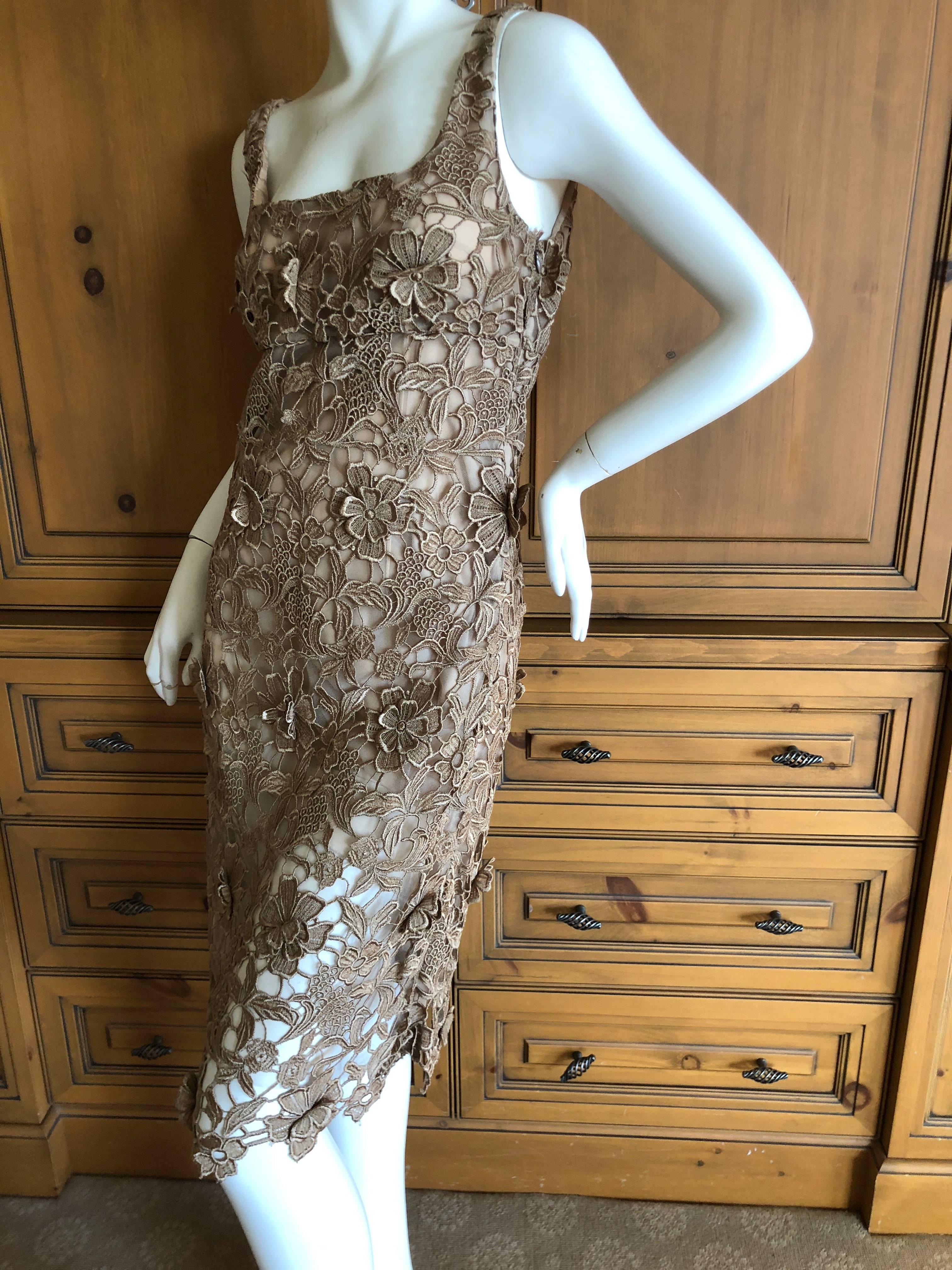 Valentino Vintage Guipure Lace Cocktail Dress

This is such a charming piece.

Size 8

Bust  36