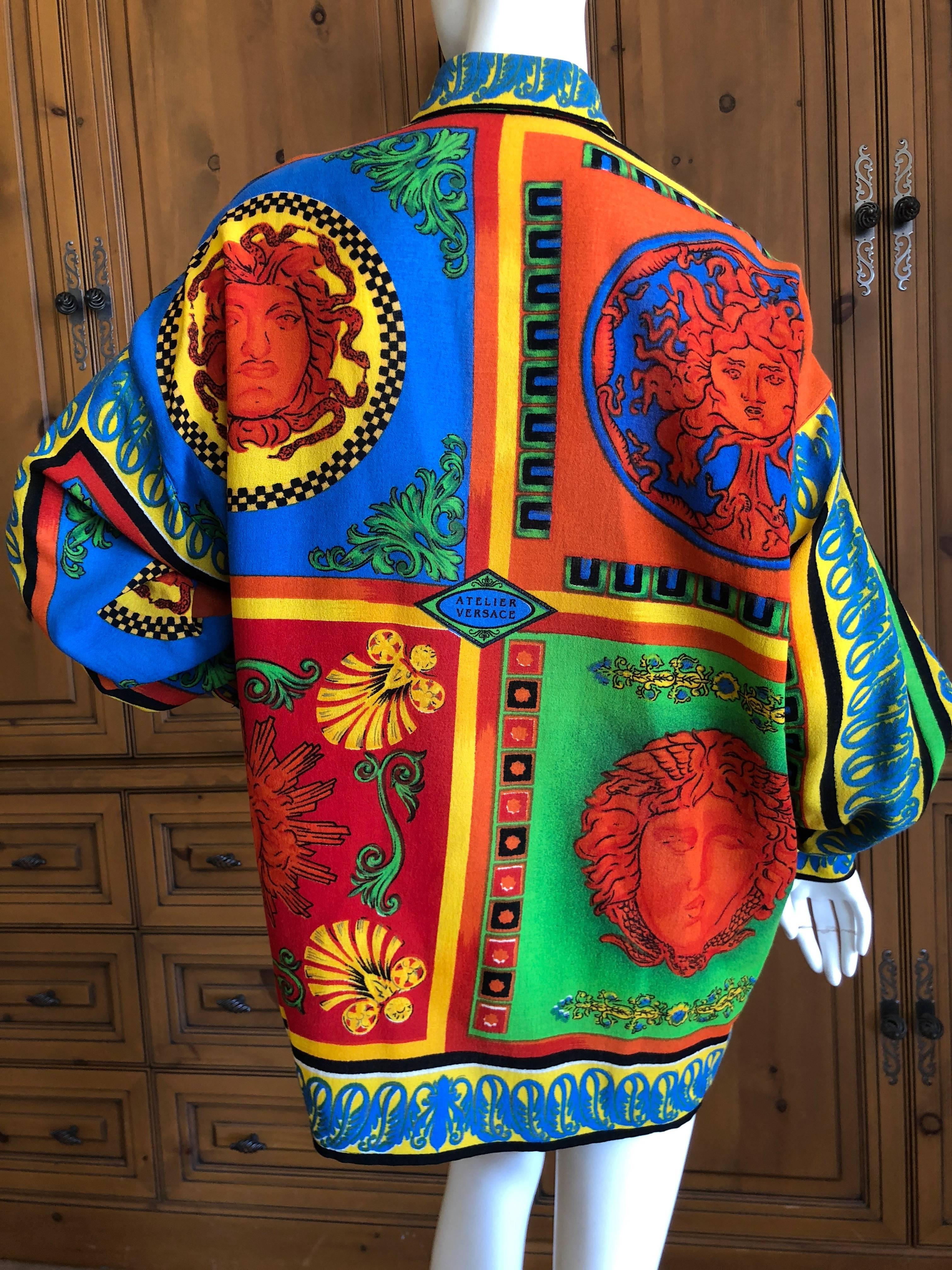Gianni Versace Vintage 1992 Silk Crepe Atelier Versace blouse.

No size tag, Apx size 44, this would fit men and women, although it buttons as a women's.

It runs extremely large, I am a mens size 42 and it fits me.



Chest 46