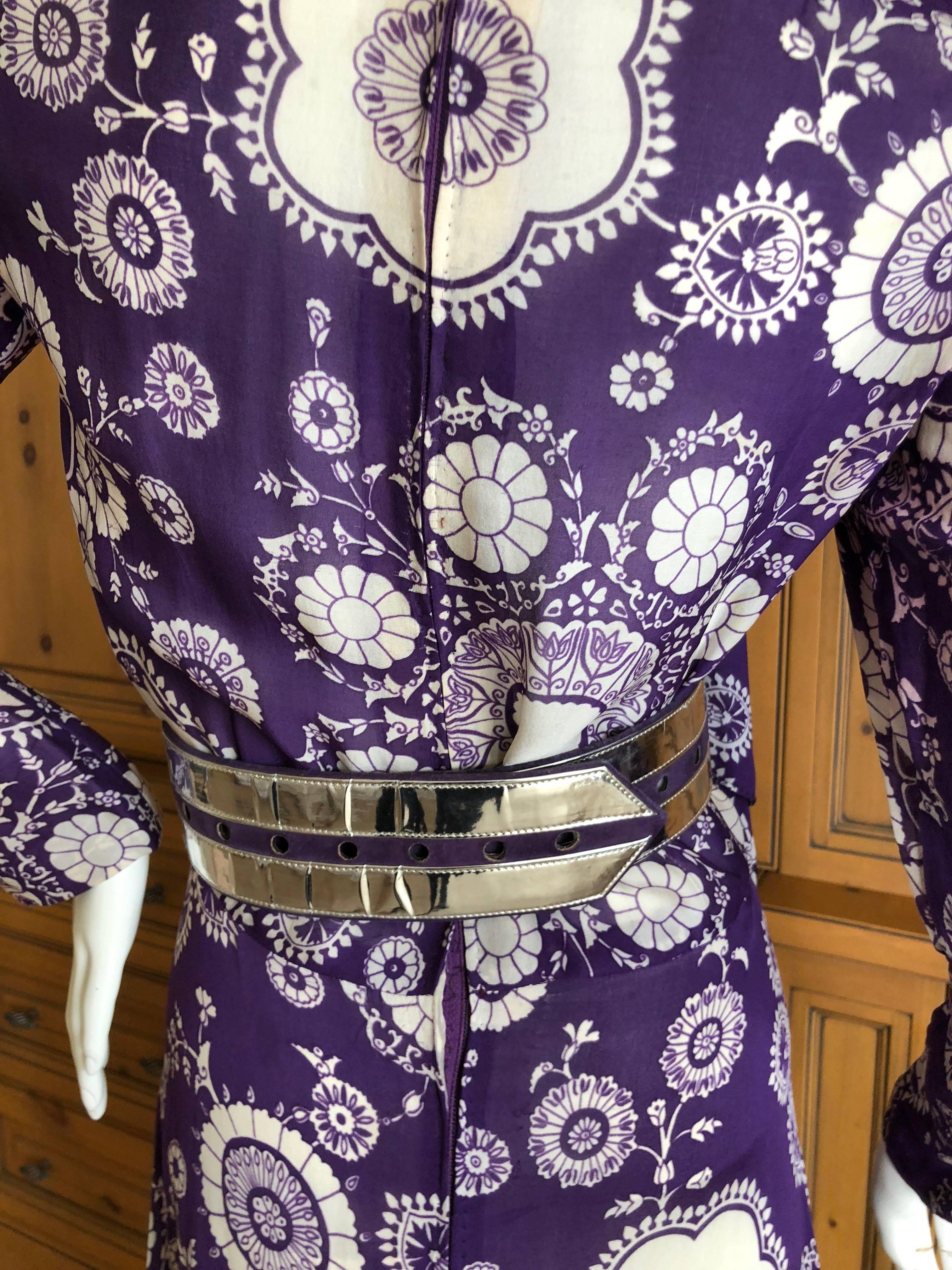 Cardinali Purple Mod Daisy Print Silk Dress and Silver Patent Leather Belt, 1970 For Sale 2
