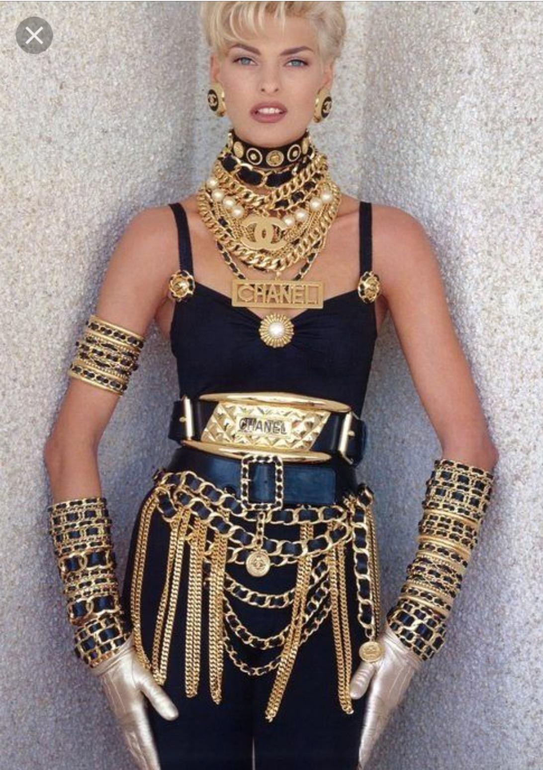 Iconic Chanel motorcycle belt made famous in the 1991 Vogue shoot “Wild at Heart” by Peter Lindbergh, styled by Grace Coddington and starring all the supermodels
Marked 75/30.
Will fit  29