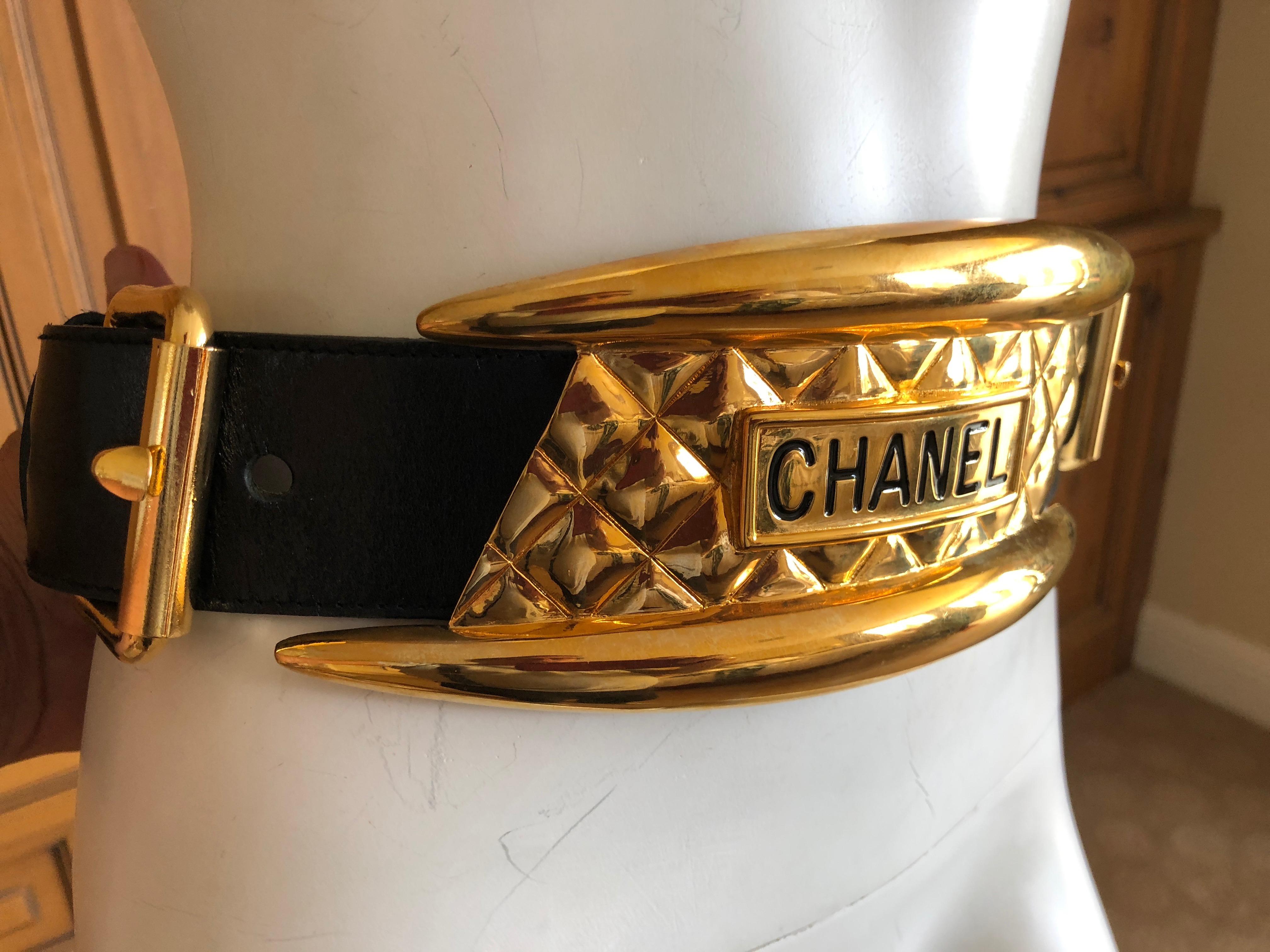 Chanel Wide Quilted Gold Motorcycle Belt Vogue Supermodel Photo Shoot, 1991 In Excellent Condition In Cloverdale, CA