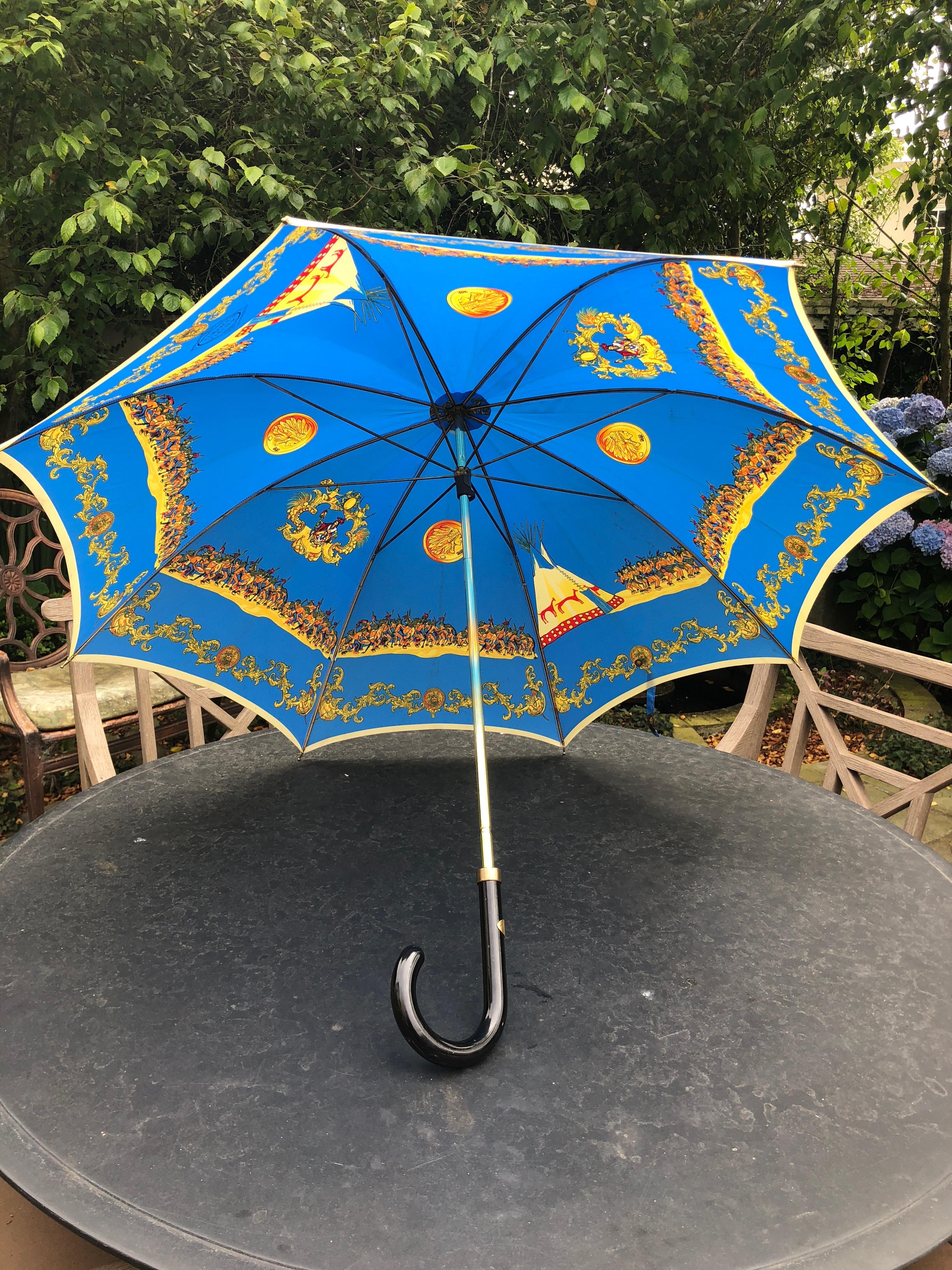 Atelier Versace Vintage Fall 92 Silk Umbrella with American Indian Tee Pee Print In Excellent Condition In Cloverdale, CA