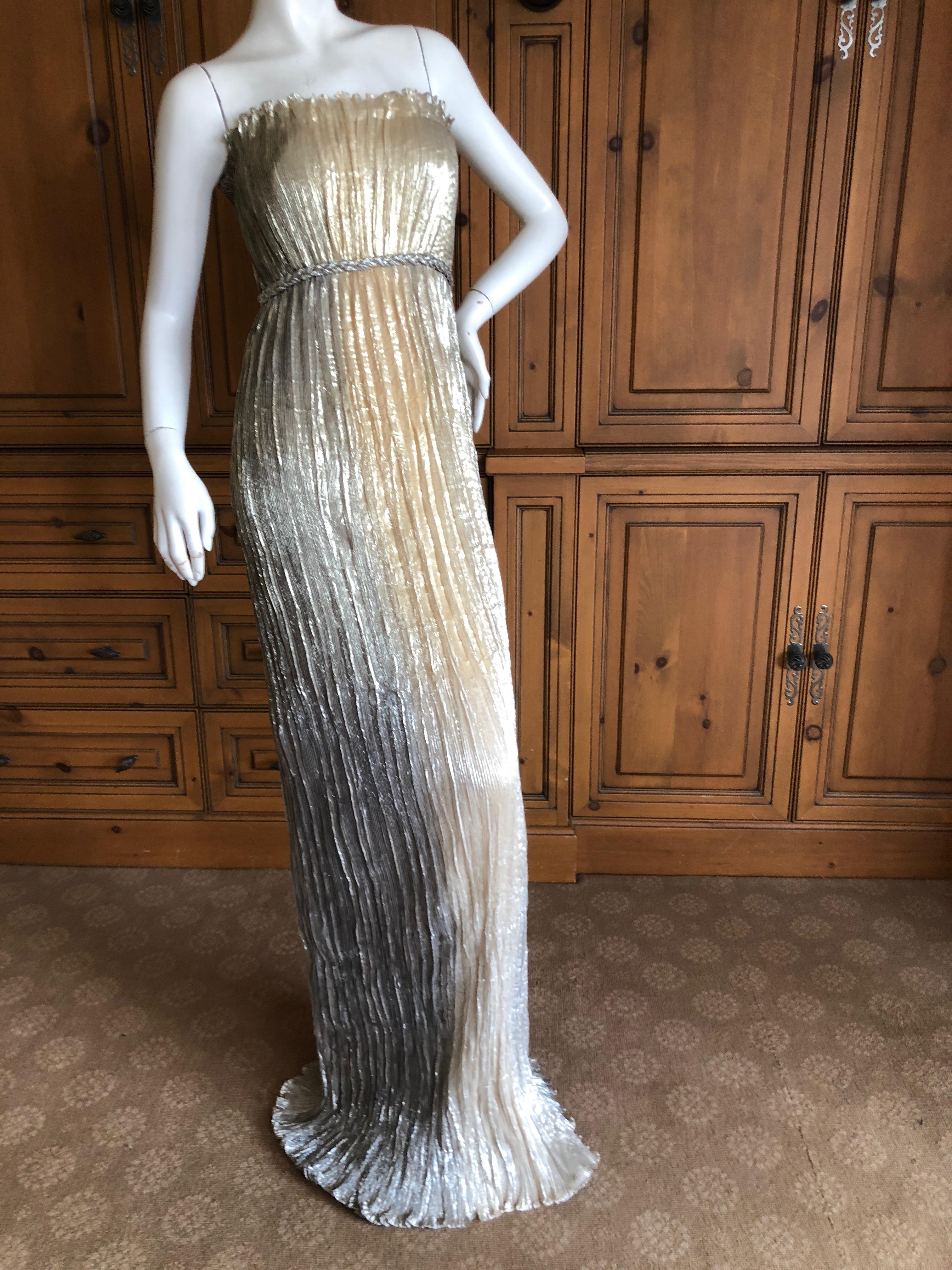 Oscar de la Renta Plisse Pleated Metallic Vintage Strapless Godess Gown.
There is an inner bustier.
Simply Stunning. Please use the zoom feature to see al the remarkable details.
Size 6
Bust 36