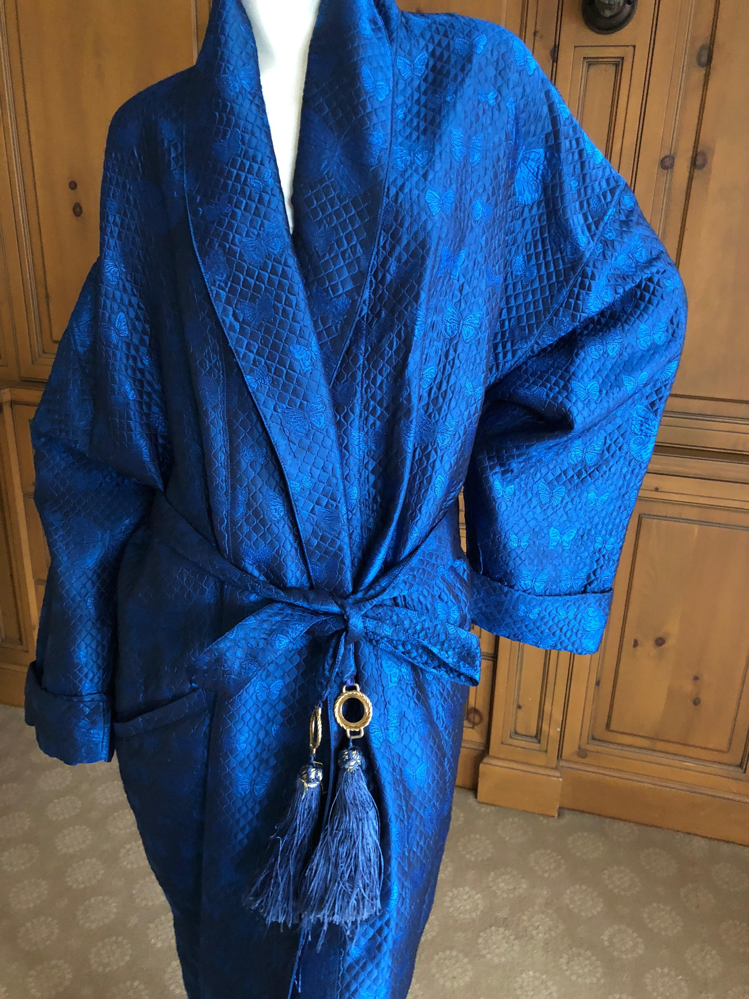  Gianni Versace Intimo 1980's Royal Blue Silk Butterfly Pattern Brocade Robe with Fringe Belt.
I believe this is from the men's collection, but could work for men or woman.

There is no size label, I would say it's a XX large
Measurements ;

 Chest