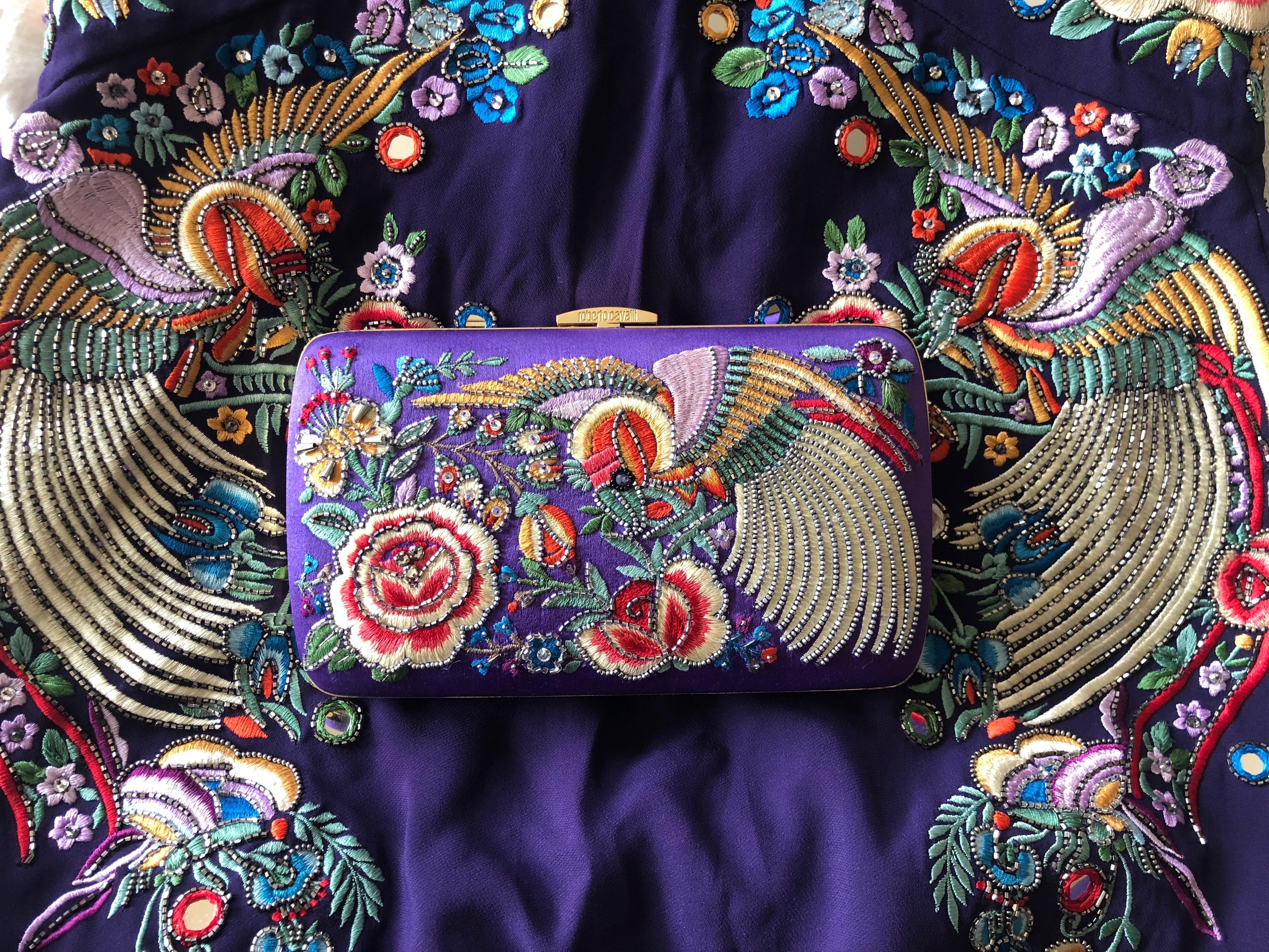 Roberto Cavalli Exquisite Folkloric Embellished Dress and Matching Clutch.
From Resort 2017 by Peter Dundas.
This is amazing, please use zoom feature to see the details, so pretty.
The clutch has a retractable gold chain.
Size S-M (no size tag)
