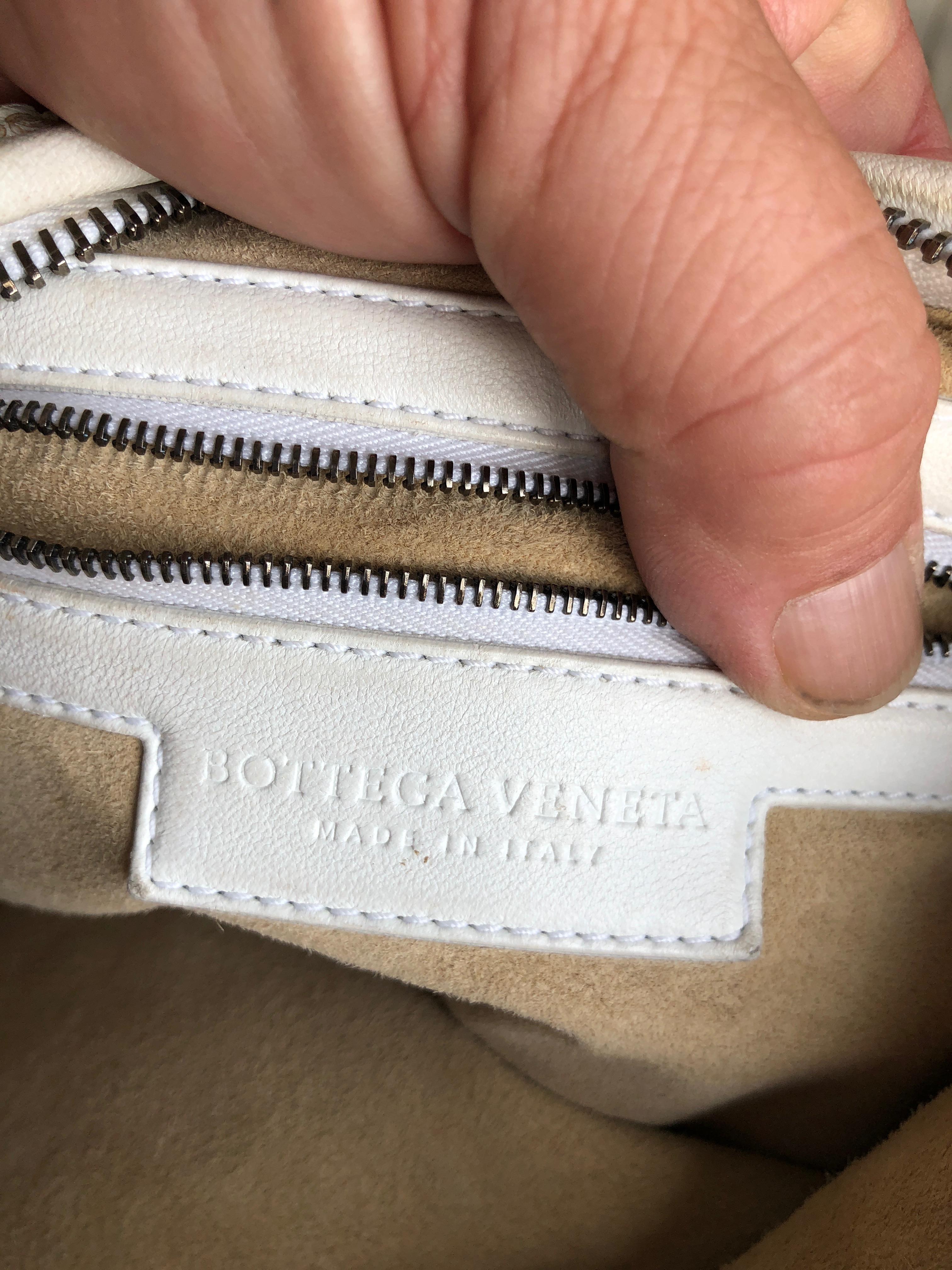 Bottega Veneta Intreccio Perforated White Leather Hobo with Ruffle Edge  For Sale 3