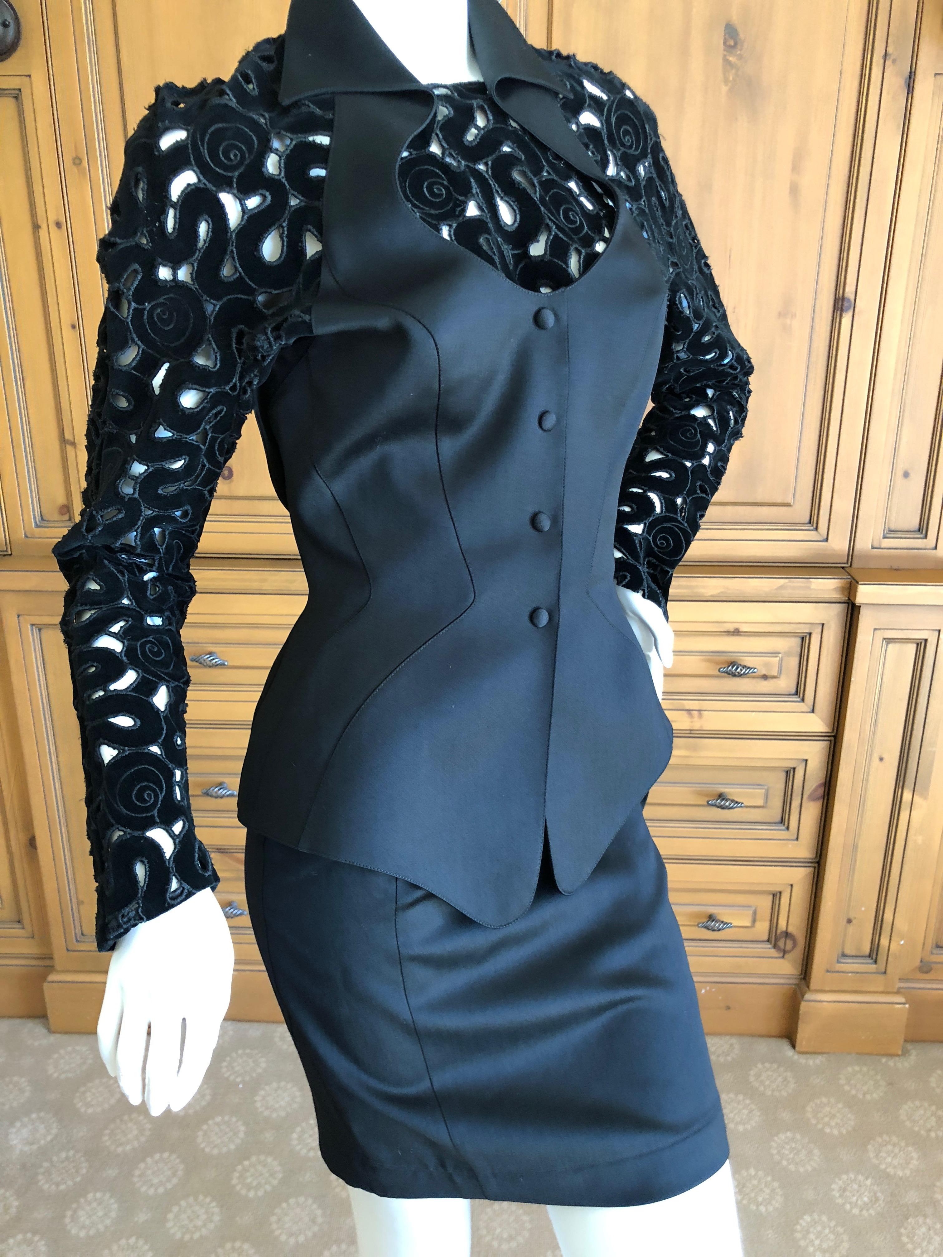 Thierry Mugler Paris 1980's Structured Black Suit w Devore Velvet Details 
The sheer velvet plaquette at the bust snaps in place, wear with or with out
Sz 36

 Classic Mugler 
Jacket
Bust 34