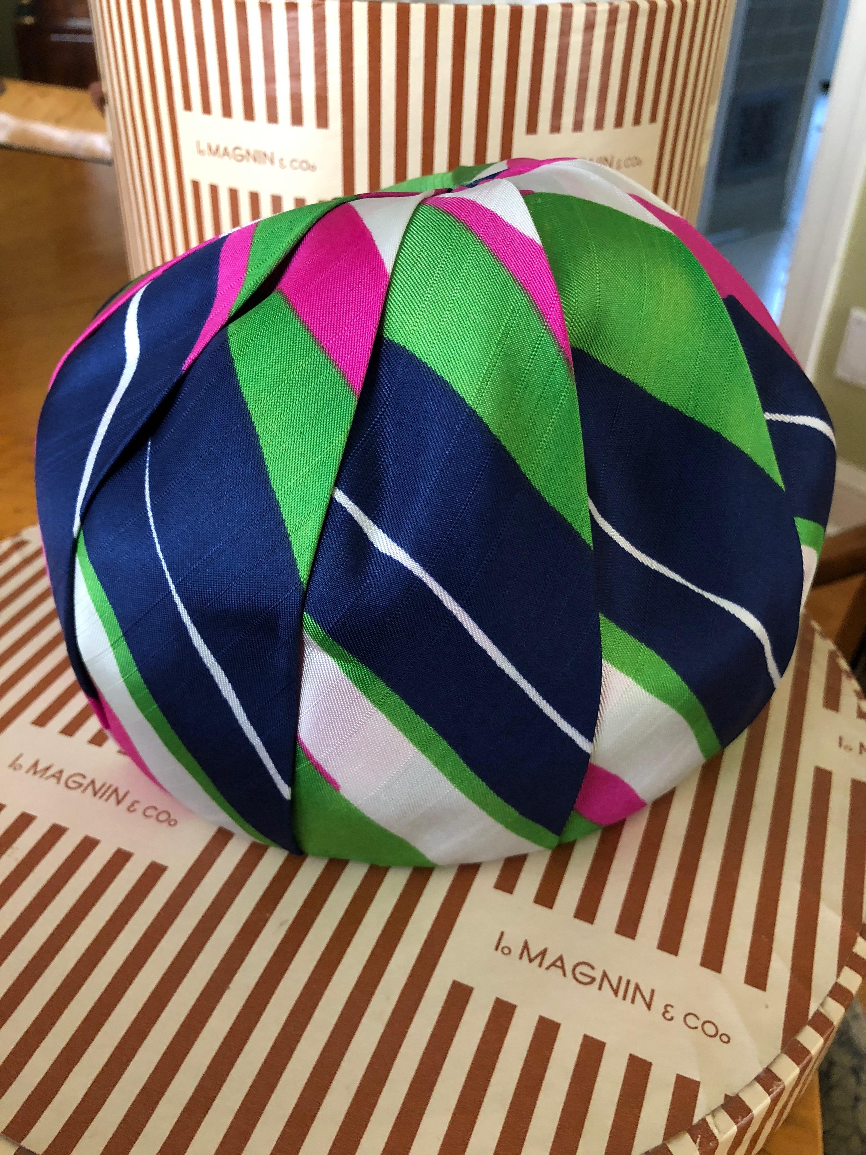 I. Magnin 1960 Deadstock Tall Silk Pillbox Hat w Tags In New Condition For Sale In Cloverdale, CA