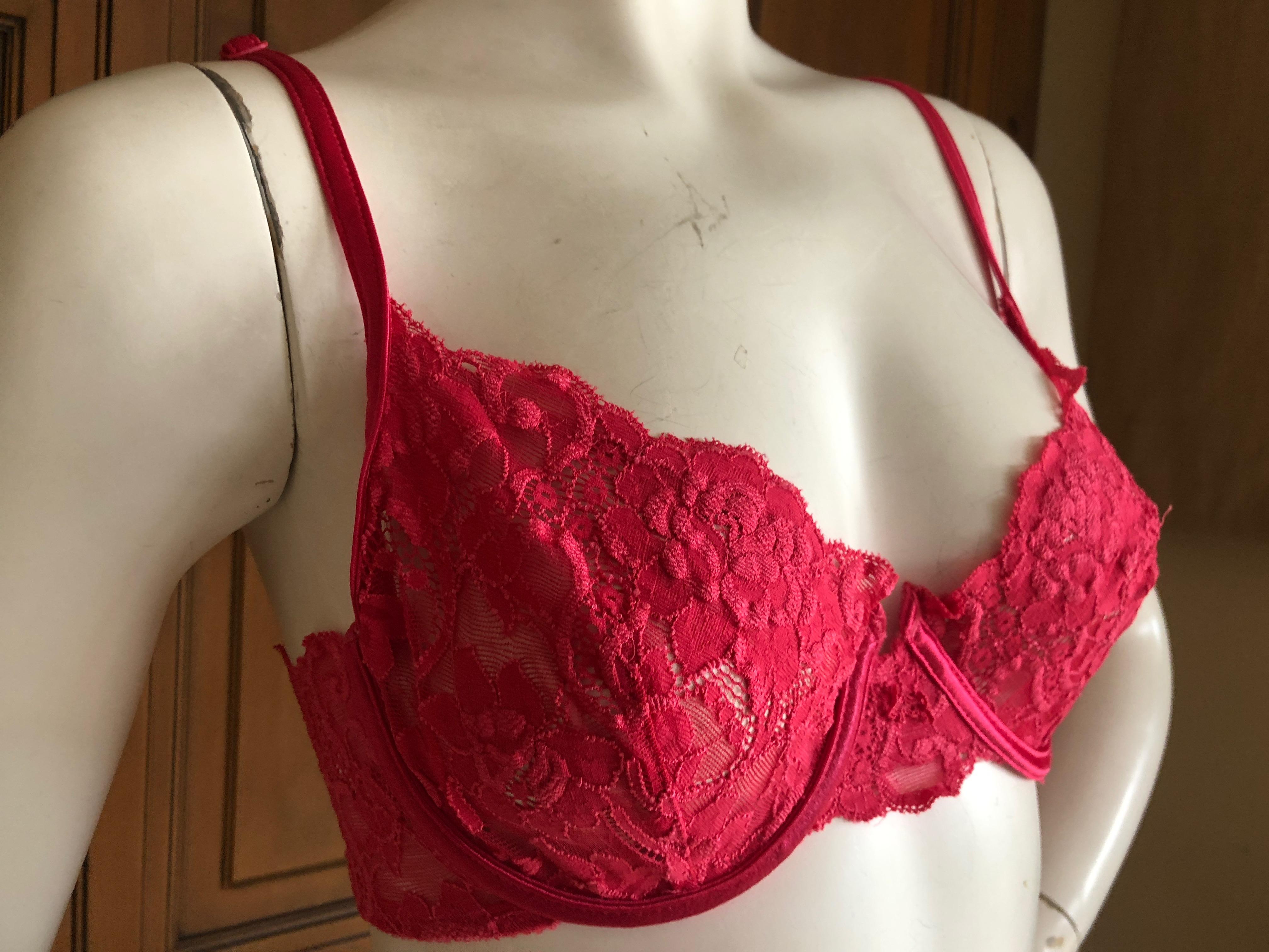 Wonderful vintage lace bra from Christian Dior 
Cotton with corset lace details.
Marked Fr 90 (34C)
Bust 29