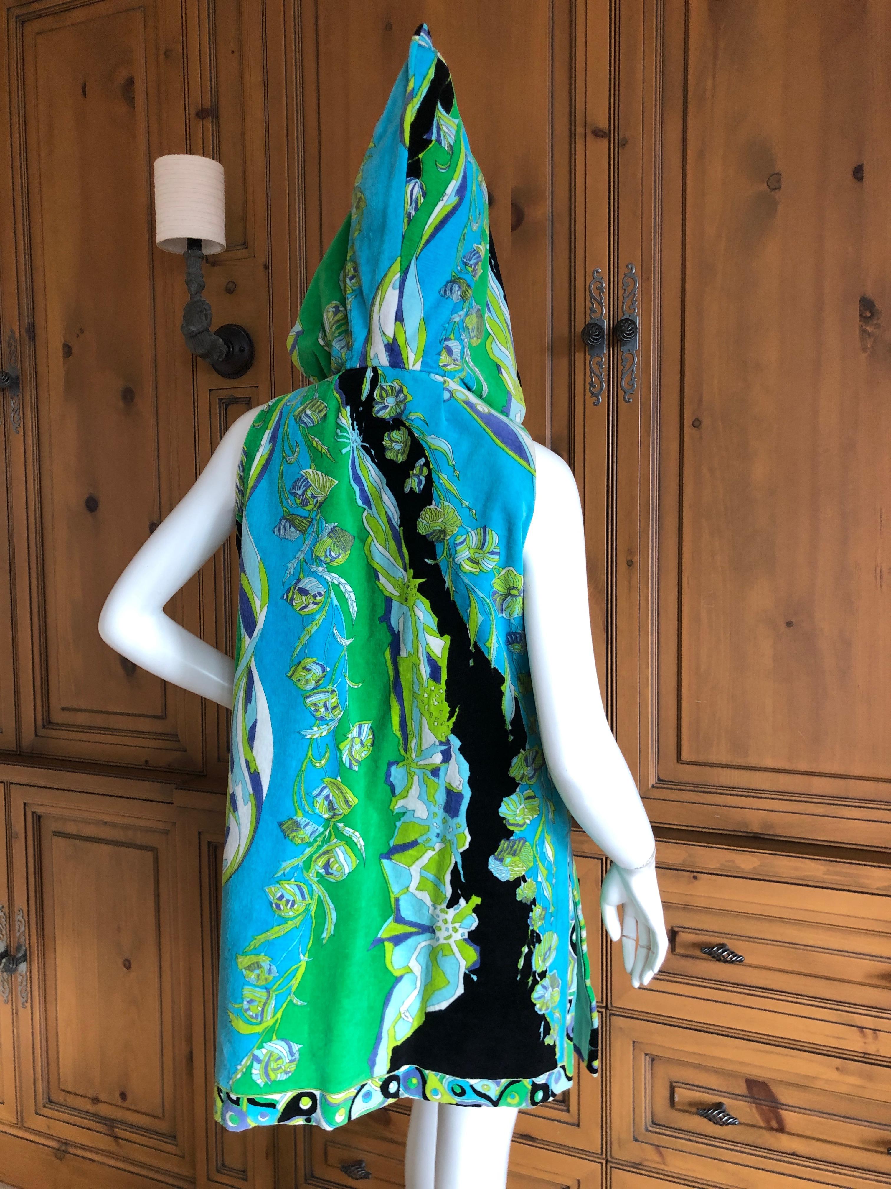 Emilio Pucci Vintage 1960's Terry Cloth Velvet Beach Wrap Dress w Hood & Bow Tie In Excellent Condition For Sale In Cloverdale, CA