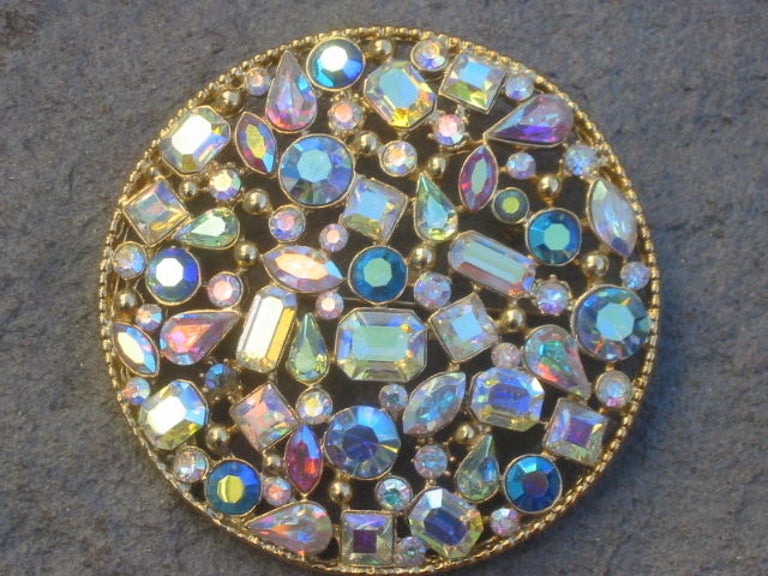 R. Serbin 1980's runway huge crystal pin In Excellent Condition In Cloverdale, CA