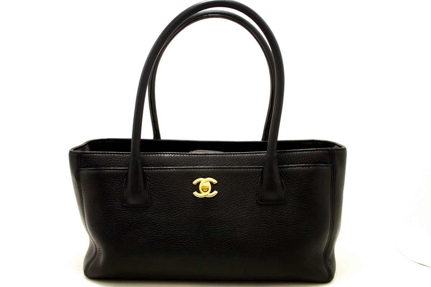An authentic CHANEL Executive Tote 2014 Caviar Shoulder Bag Black Gold Leather The outside material is r leather.
Conditions & Ratings
Outside material: Soft caviar leather
Color: Black
Hardware and chain: Gold-tone
Made in Italy
Serial sticker: