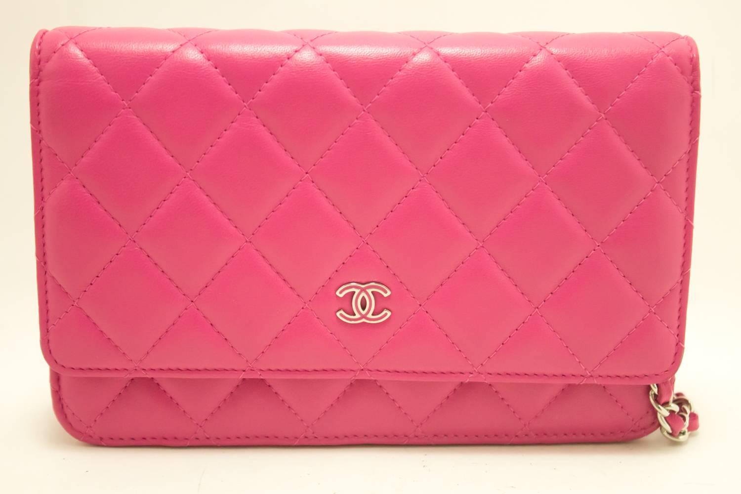 An authentic CHANEL Wallet On Chain WOC Hot Pink Shoulder Bag Crossbody Clutch The outside material is made of black Lambskin.
Conditions & Ratings
Outside material: Lambskin
Color: Hot Pink
Closure: Snap
Hardware and chain: Silver-tone
Made in