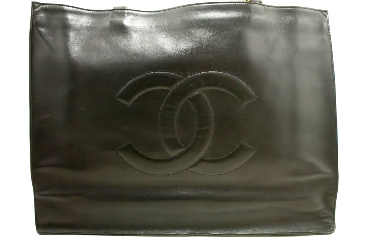 Condition & Ratings
Bag Overall: 8 of 10
 The outside is in excellent condition with slight scuff marks on the edges and slight scratches. The inside is also excellent and very clean. All chains and hardware are shiny and excellent. Highly