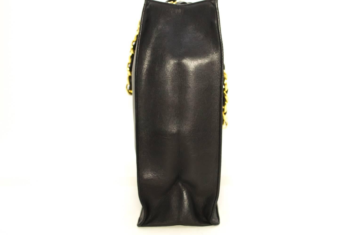Women's CHANEL Jumbo Large Chain Shoulder Bag Black Lambskin Leather Big