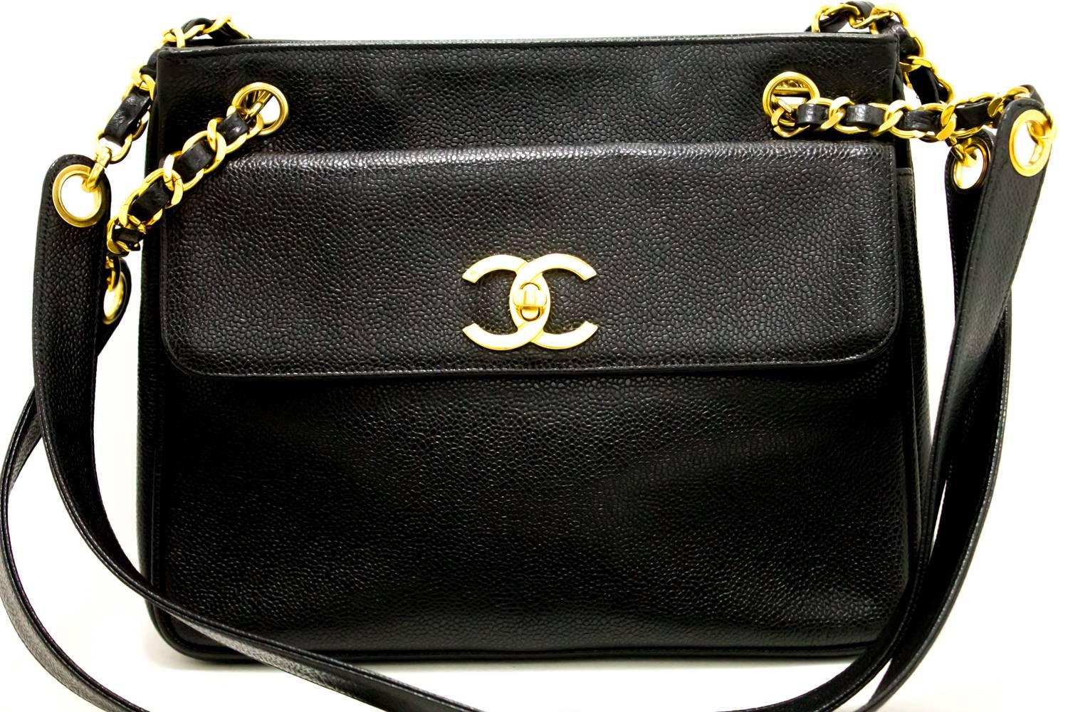 An authentic CHANEL Caviar Chain Shoulder Bag Black Leather Gold Hw CC Pocket The outside material is Caviar leather.
Conditions & Ratings
Outside material: Caviar leather
Color: Black
Closure: Snap
Hardware and chain: Gold-tone
Made in Italy
Serial
