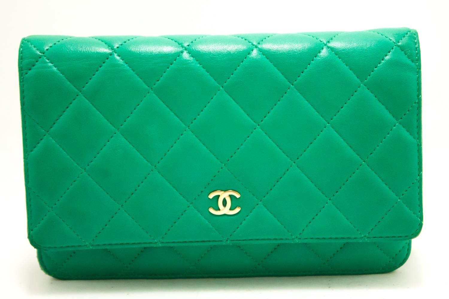 An authentic CHANEL Green Wallet On Chain WOC Shoulder Bag Crossbody Clutch The outside material is made of black Lambskin.
Conditions & Ratings
Outside material: Lambskin
Color: Green
Closure: Snap
Hardware and chain: Mat gold-tone
Made in