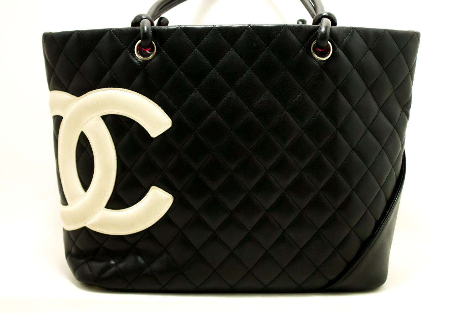 An authentic Chanel Cambon Ligne Tote Large Shoulder Bag Black White Quilted Calfskin. The color is Black. The outside material is Leather. The pattern is Solid.
Conditions & Ratings
Outside material: Calfskin
Color: Black
Closure: Zipper
Hardware:
